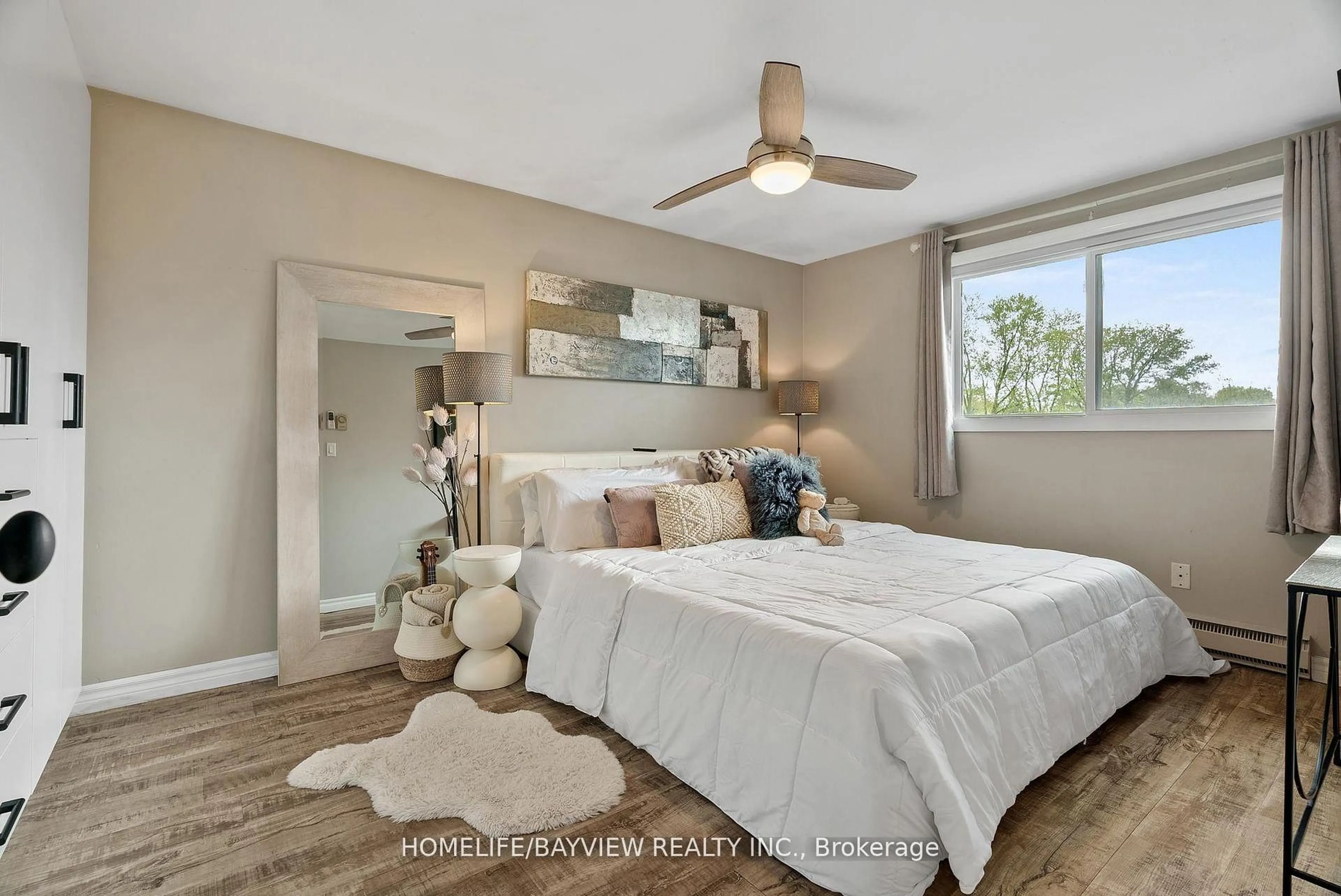 Bedroom with bed, wood/laminate floor for 333 Preston Pkwy, Cambridge Ontario N3H 4Z4