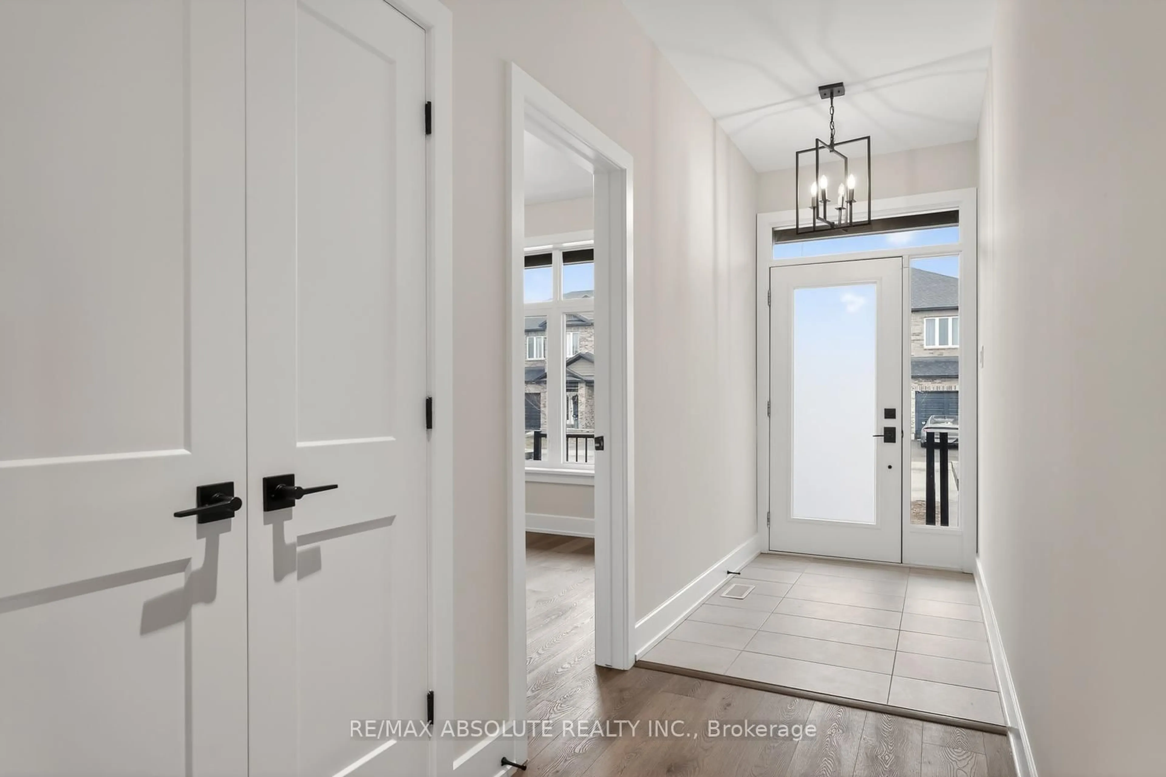 Indoor entryway for 106 MCPHAIL Rd, Carleton Place Ontario K7C 0P7