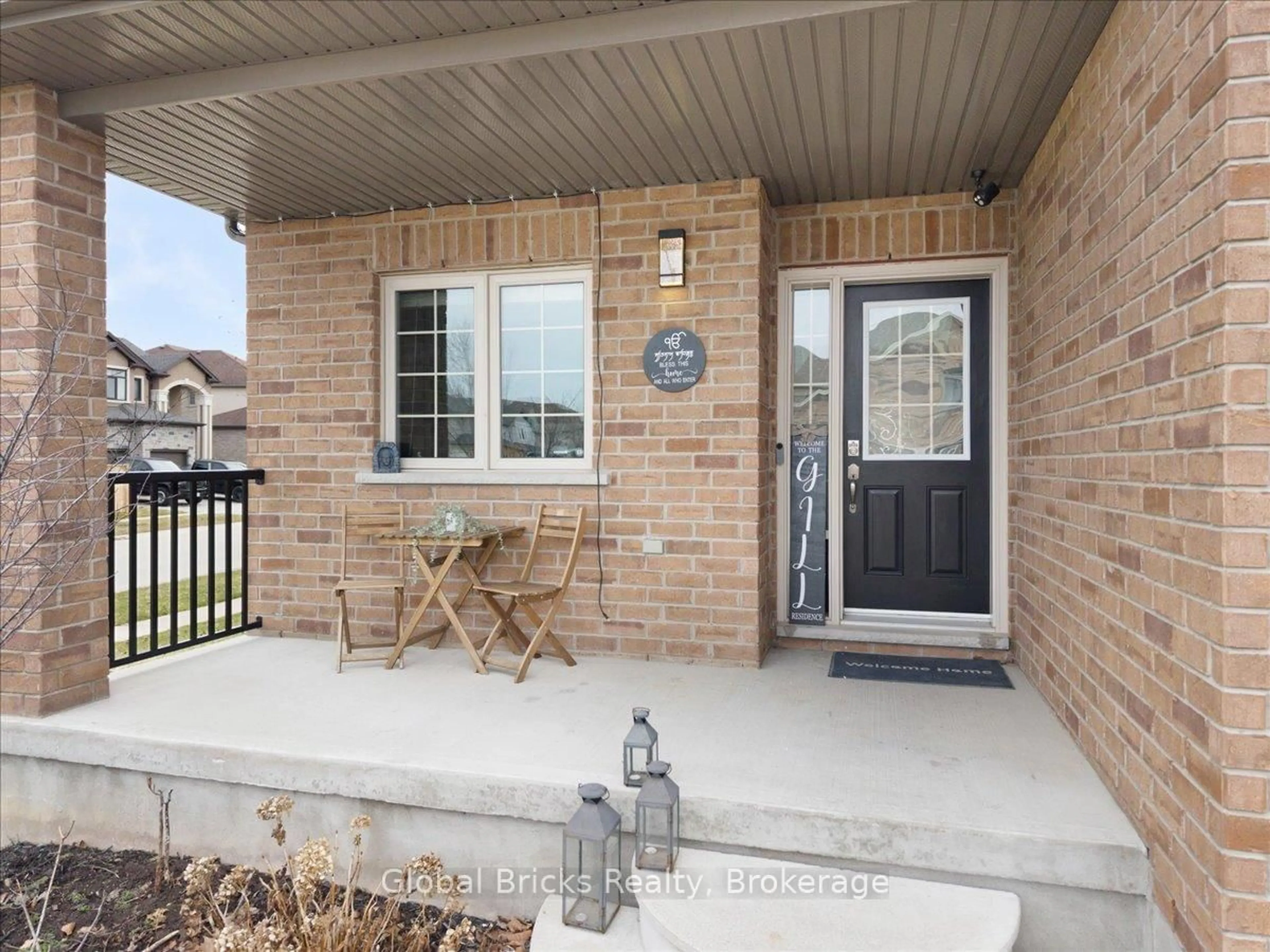 Indoor entryway for 866 Springbank Ave, Woodstock Ontario N4T 0B1