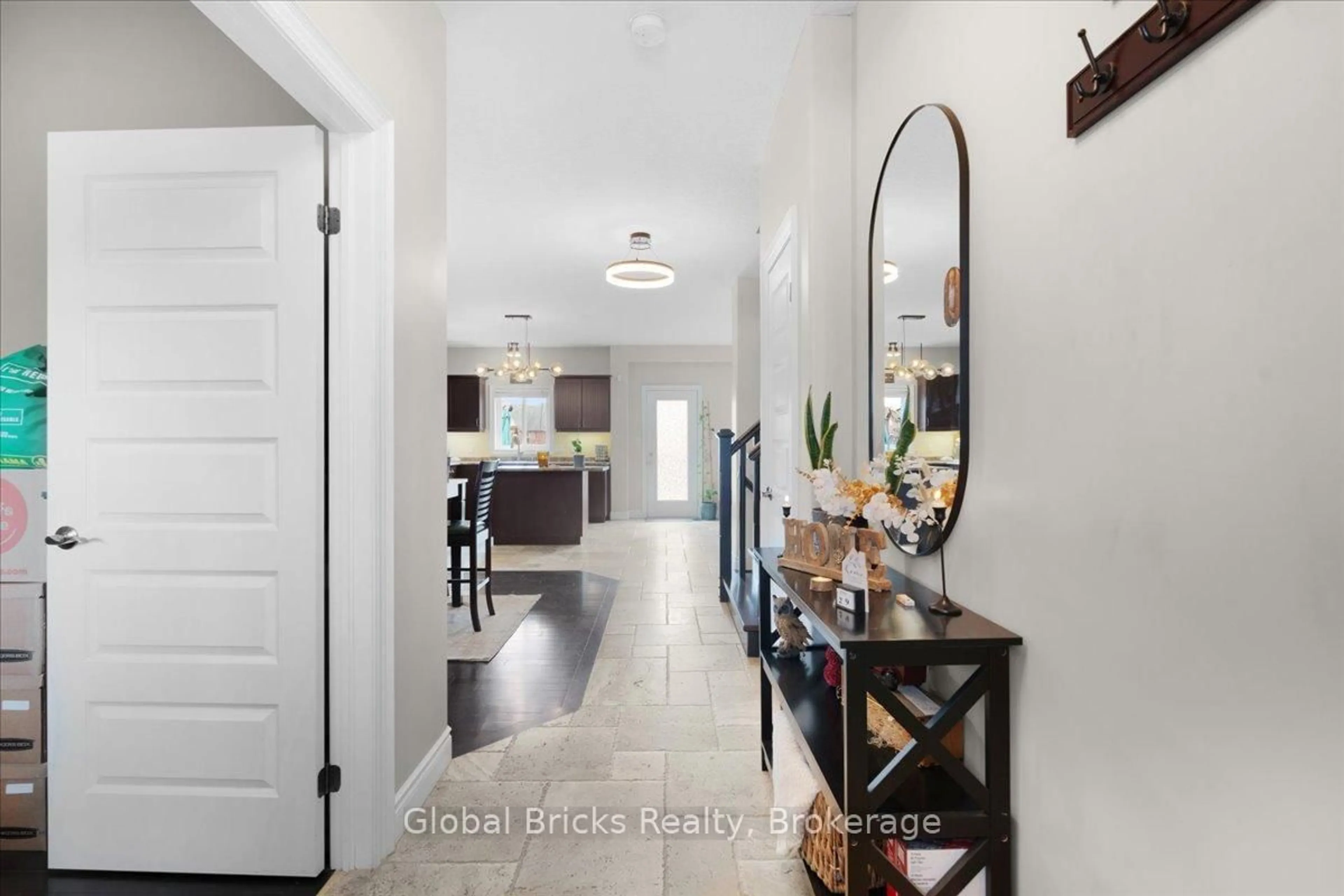 Indoor entryway for 866 Springbank Ave, Woodstock Ontario N4T 0B1
