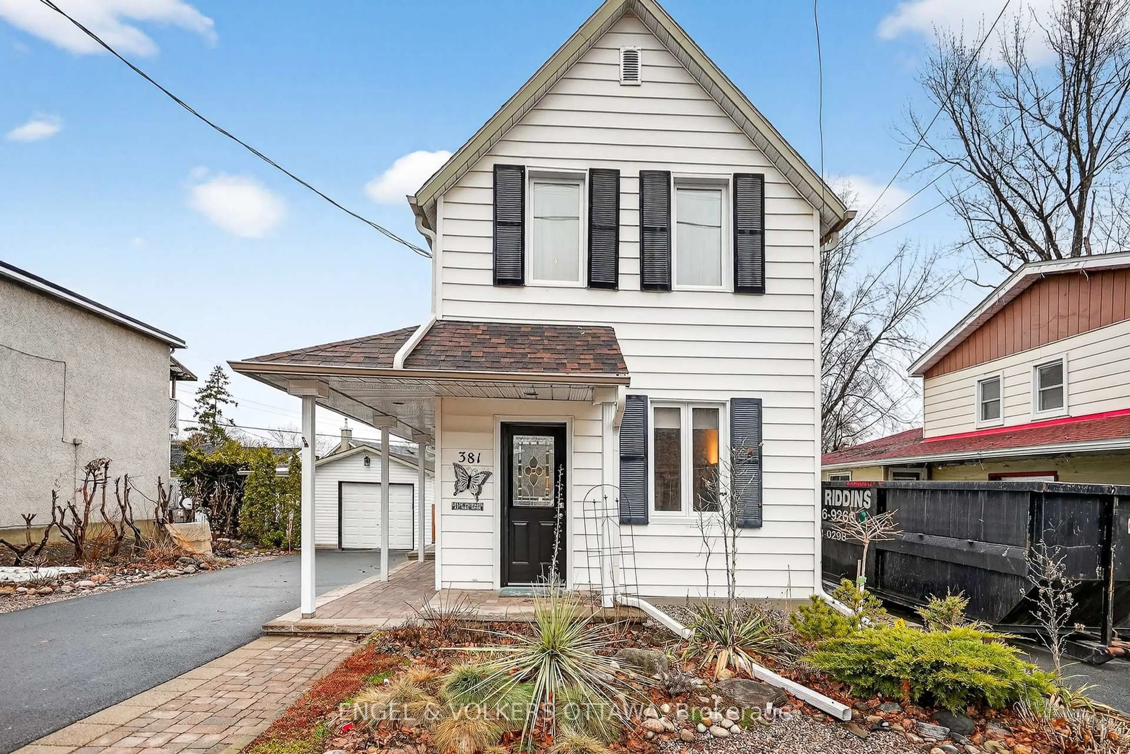 Home with vinyl exterior material, street for 381 Montfort St, Ottawa Ontario K1L 5M9