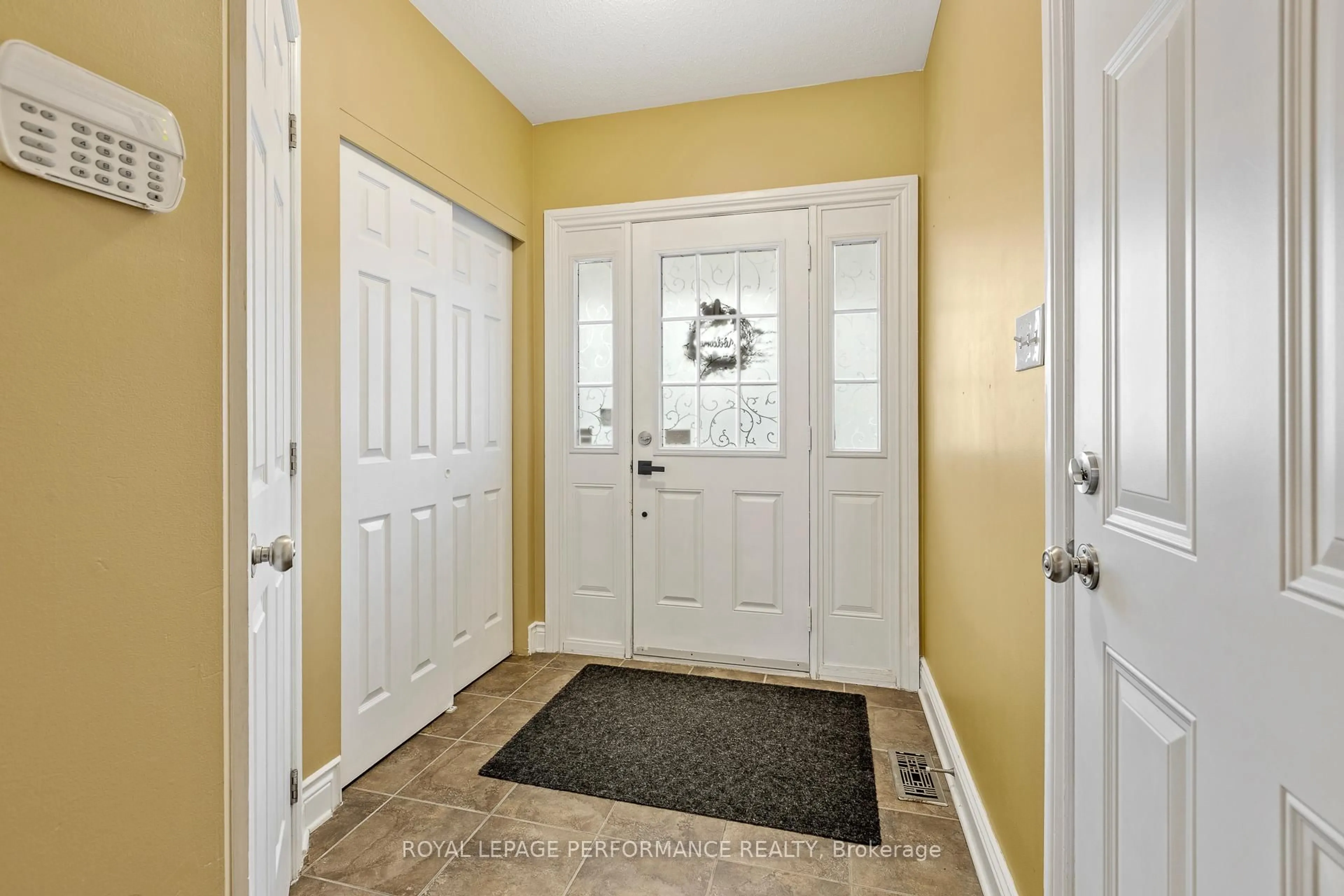 Indoor entryway for 200 Idlewild Private, Ottawa Ontario K2J 0P4