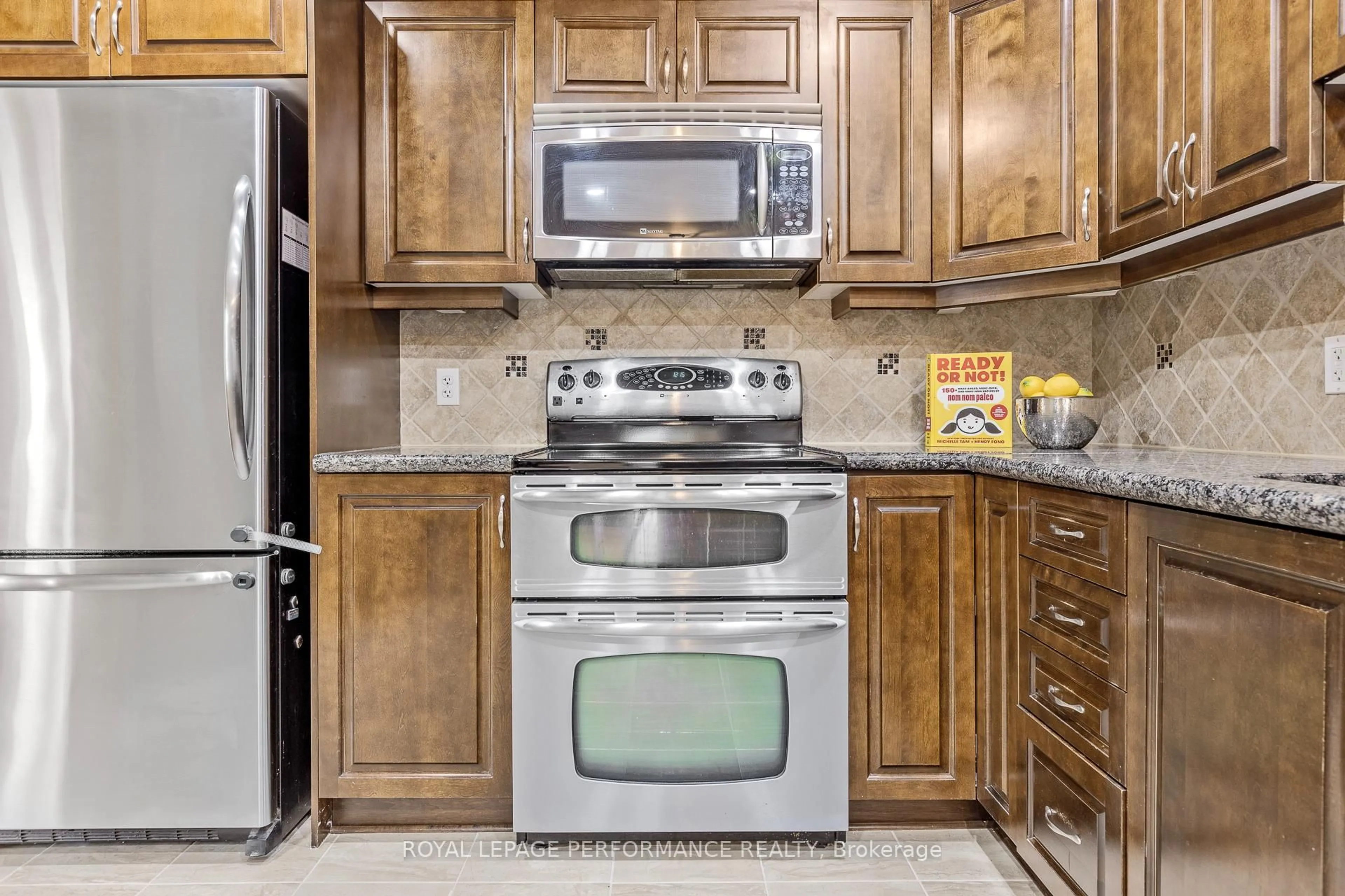 Standard kitchen, ceramic/tile floor for 200 Idlewild Private, Ottawa Ontario K2J 0P4