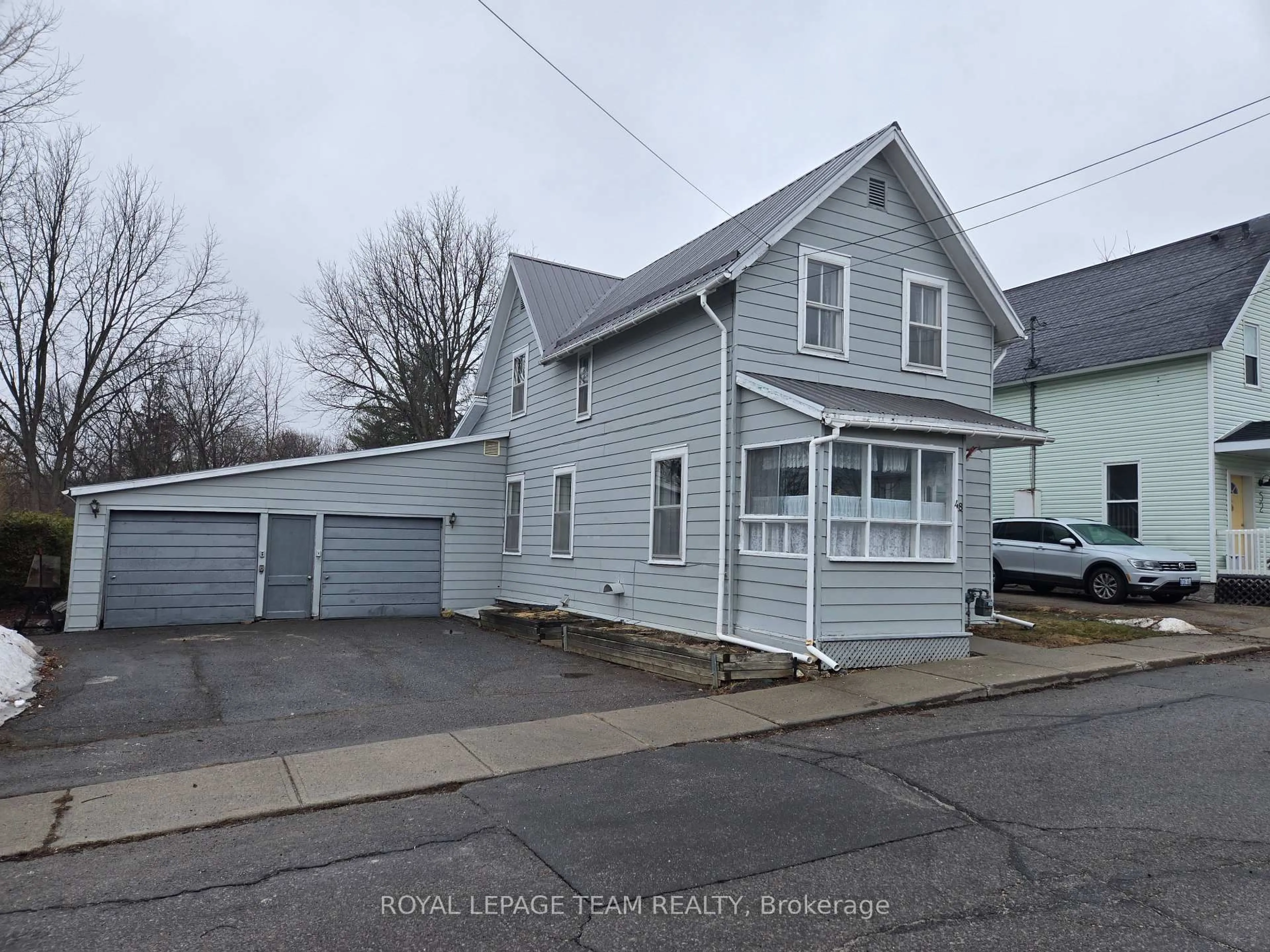 A pic from outside/outdoor area/front of a property/back of a property/a pic from drone, street for 48 Thomas St, Almonte Ontario K0A 1A0