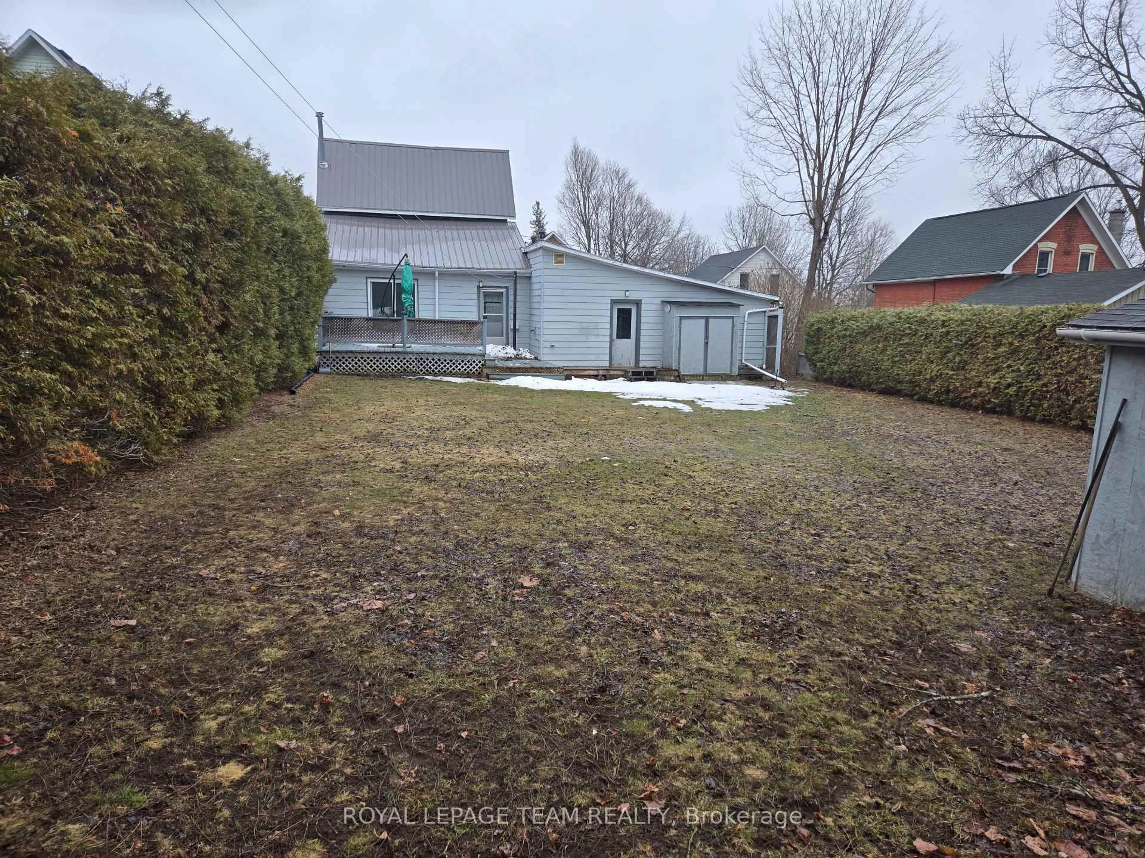 A pic from outside/outdoor area/front of a property/back of a property/a pic from drone, street for 48 Thomas St, Almonte Ontario K0A 1A0