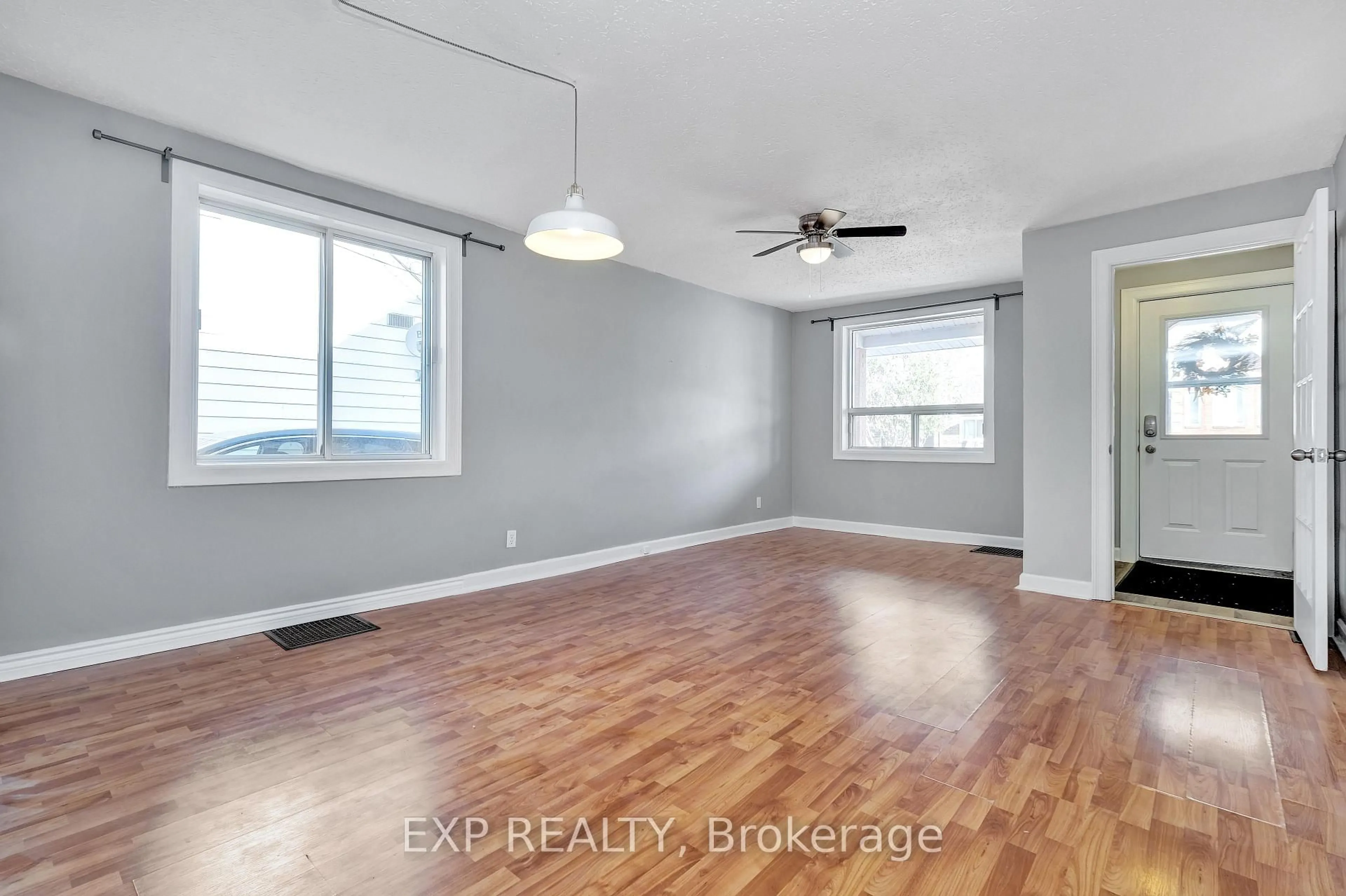 A pic of a room for 566 Kirkwood Ave, Ottawa Ontario K1Z 5X4