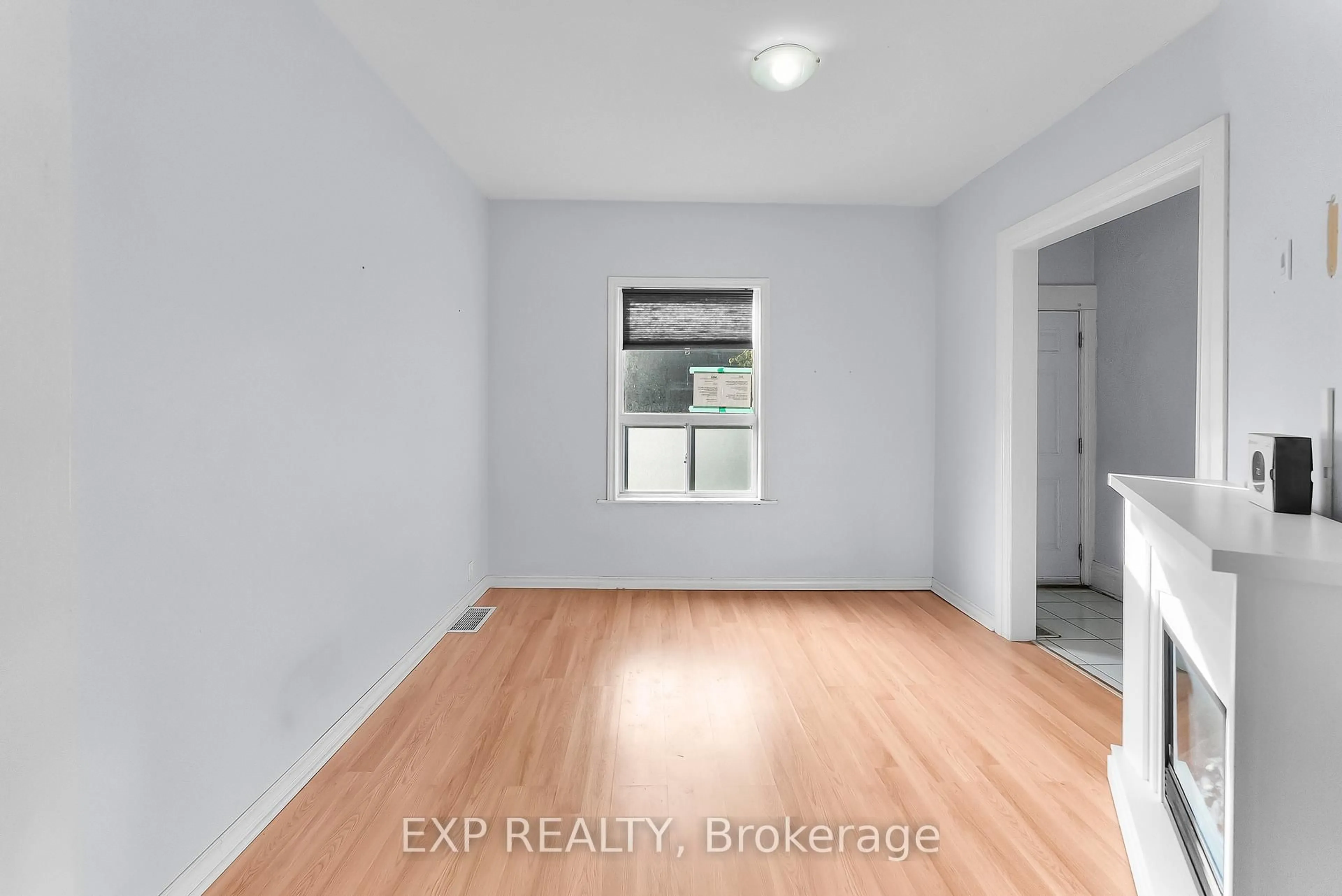 A pic of a room for 200 Kensington Ave, Hamilton Ontario L8L 7N7