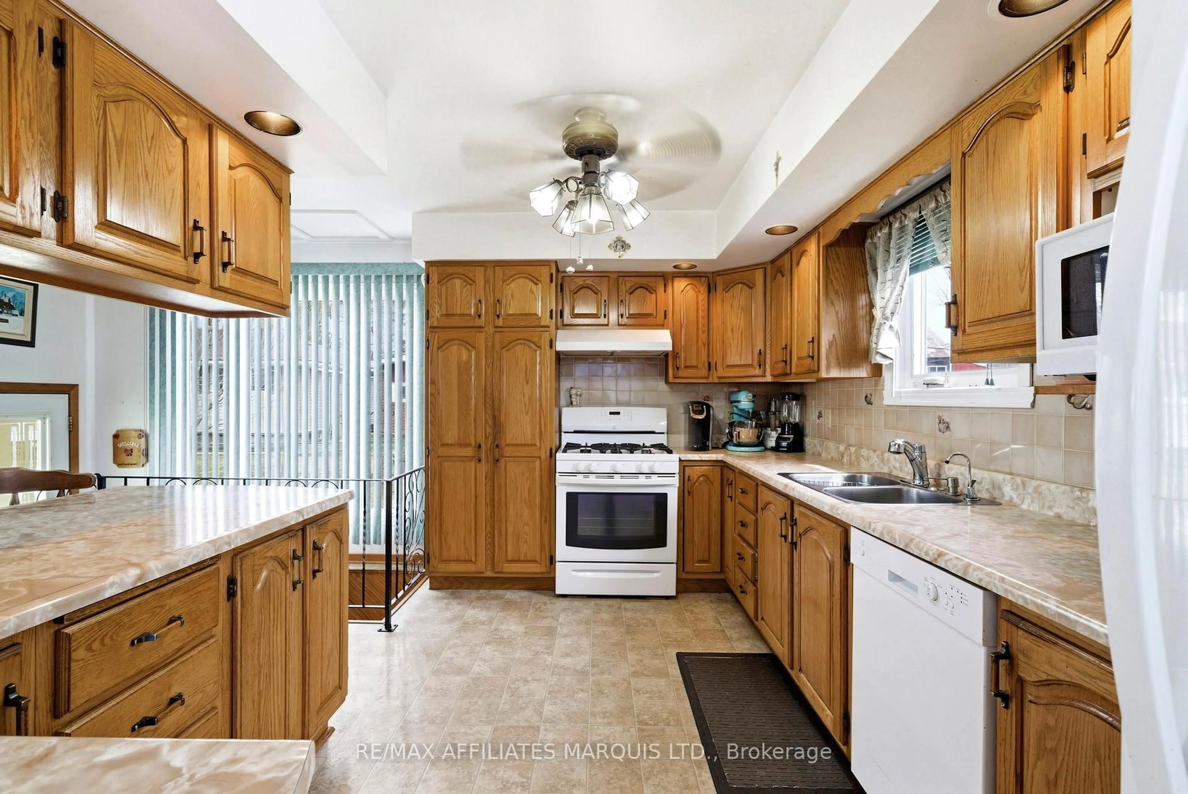 Standard kitchen, ceramic/tile floor for 19140 Hay Rd, South Glengarry Ontario K0C 2E0