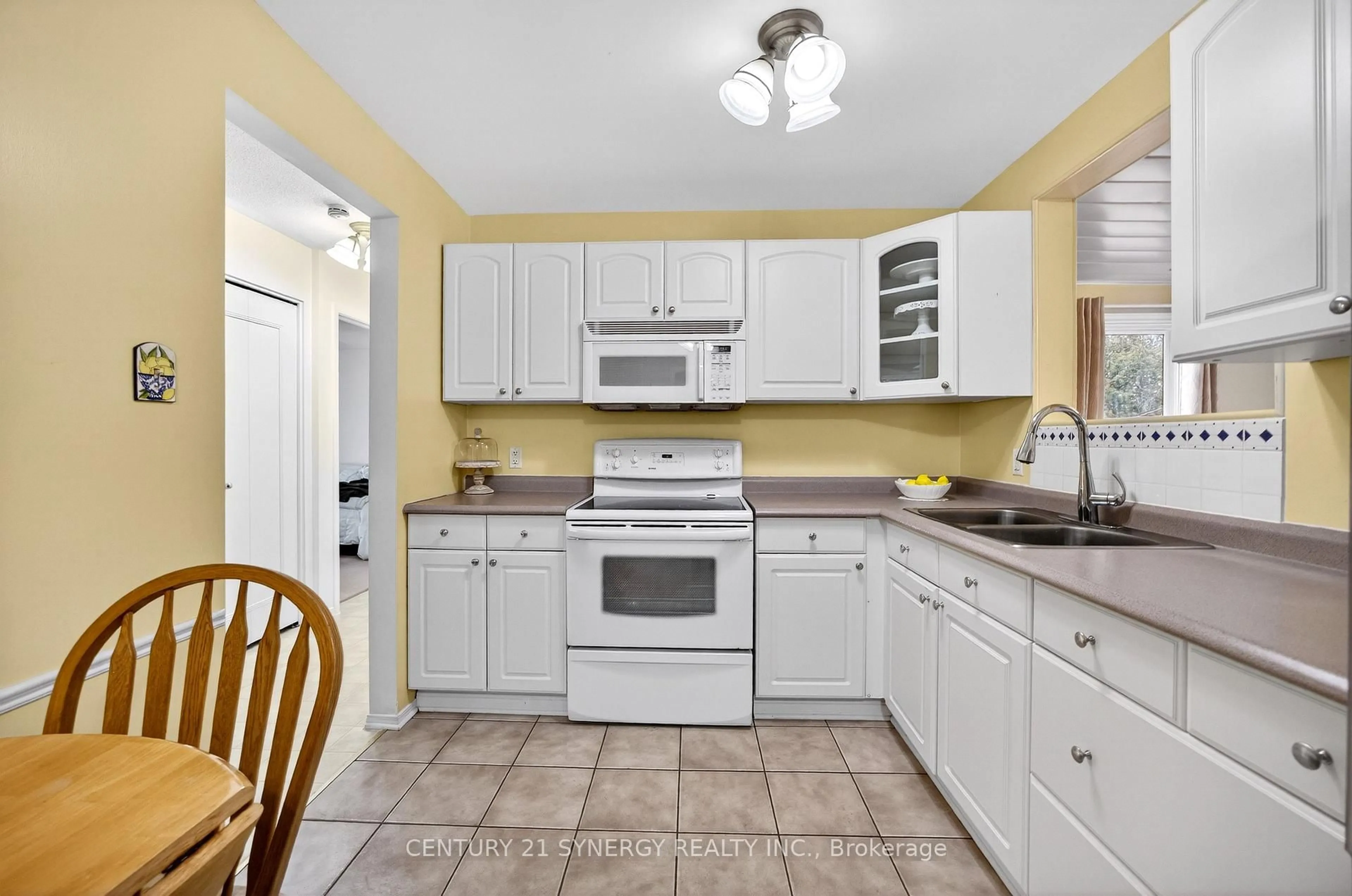 Standard kitchen, ceramic/tile floor for 127 Snedden Dr, Almonte Ontario K0A 1A0