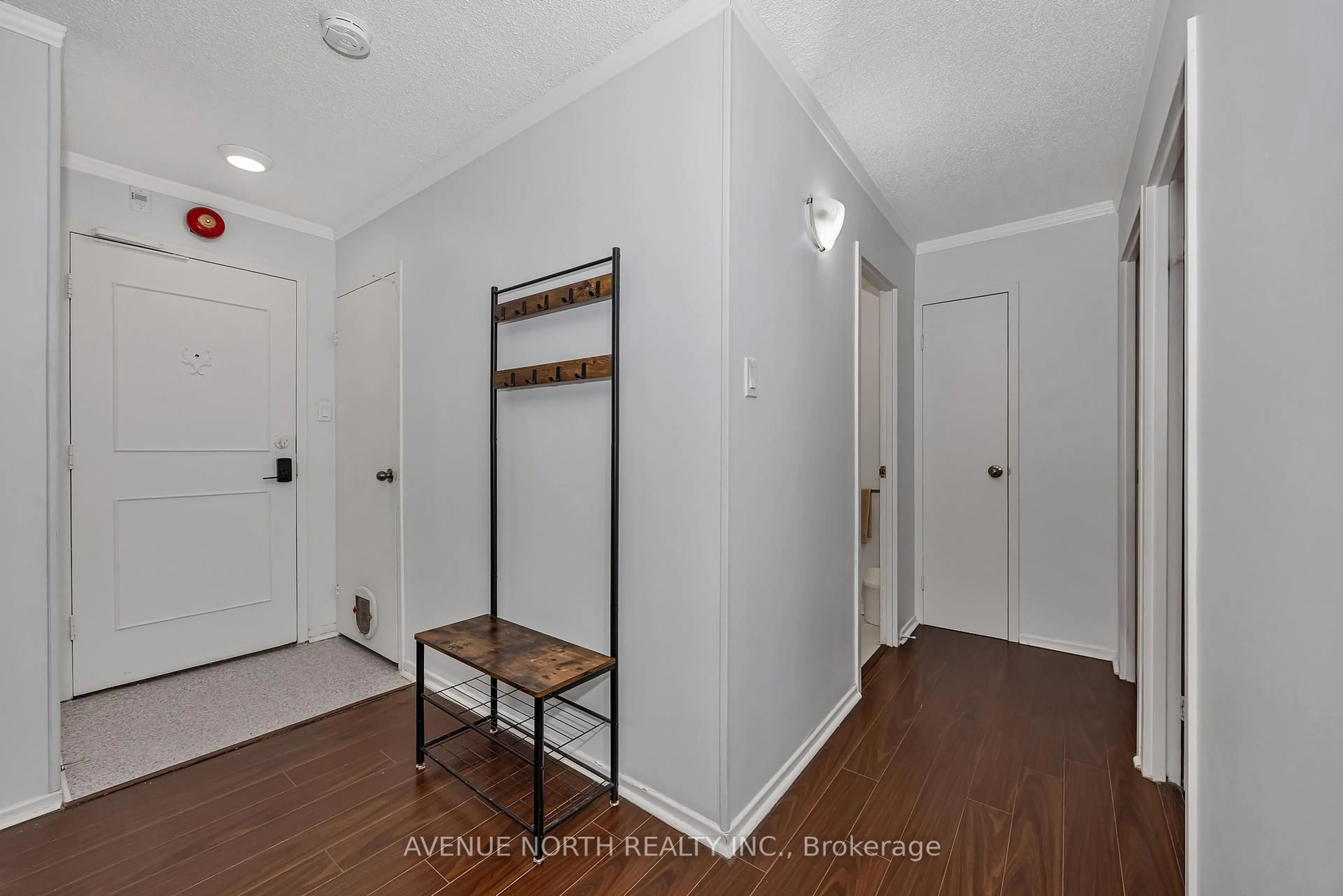 Indoor entryway for 900 Dynes Rd #308, Ottawa Ontario K2C 3L6