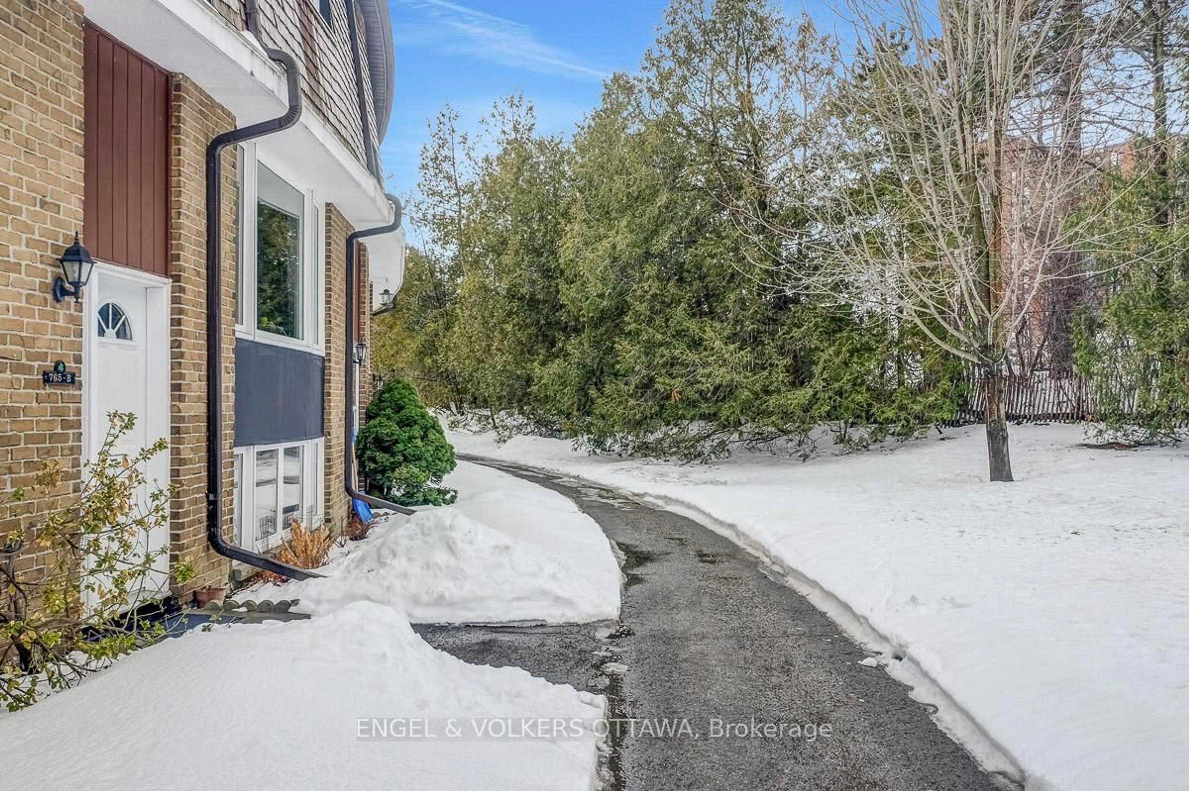 A pic from outside/outdoor area/front of a property/back of a property/a pic from drone, street for 765 Springland Dr #B, Ottawa Ontario K1V 6L9