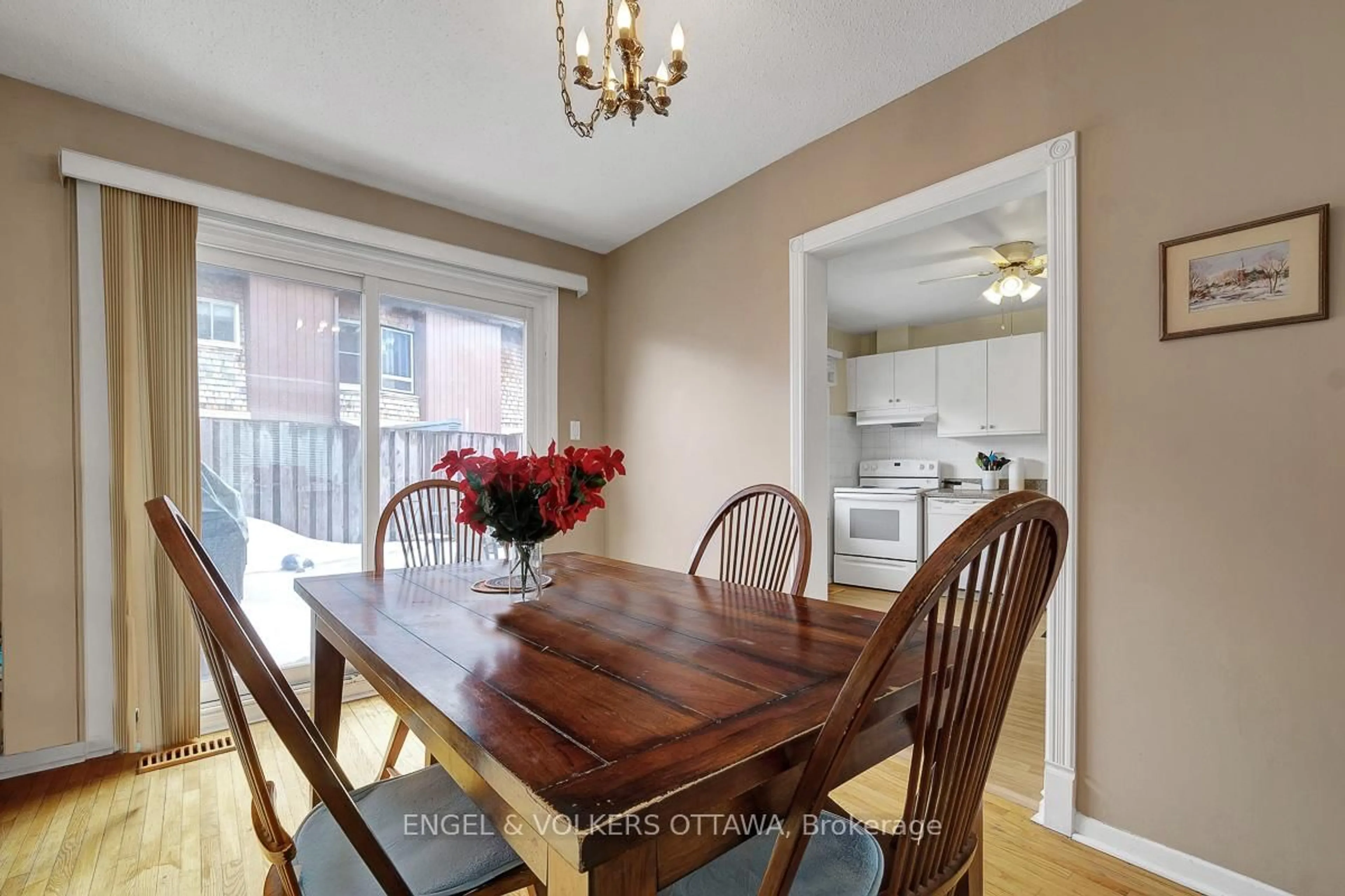 Dining room, wood/laminate floor for 765 Springland Dr #B, Ottawa Ontario K1V 6L9