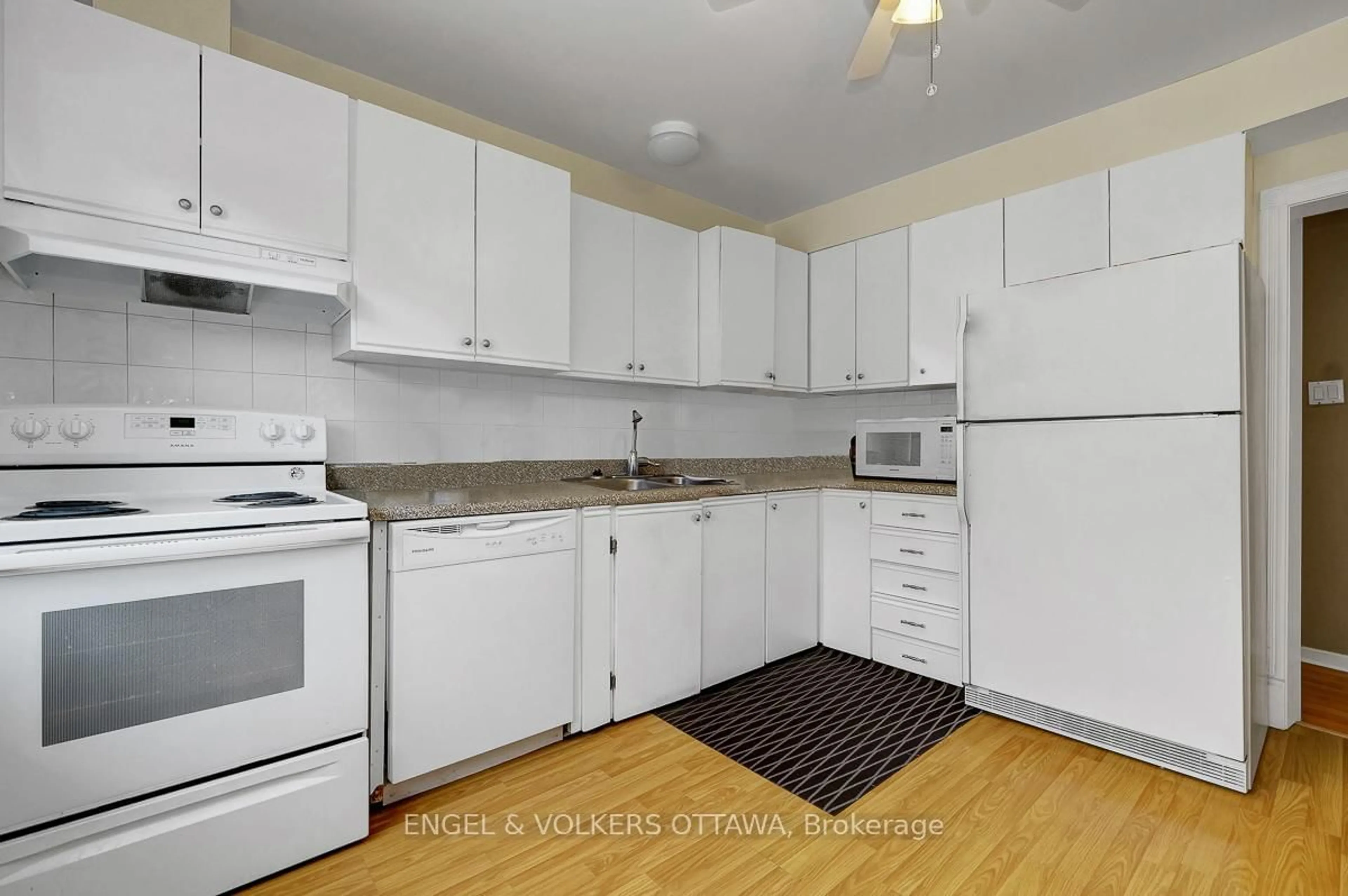 Standard kitchen, unknown for 765 Springland Dr #B, Ottawa Ontario K1V 6L9