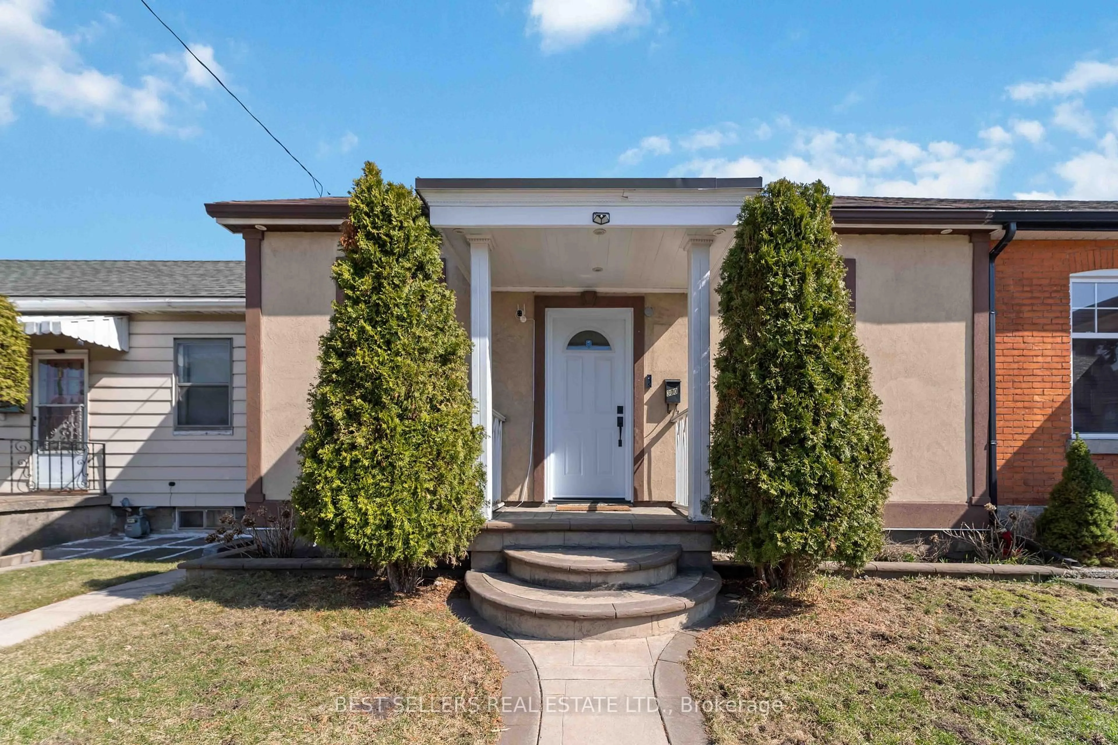 Home with vinyl exterior material, street for 300 East Ave, Hamilton Ontario L8L 5J5