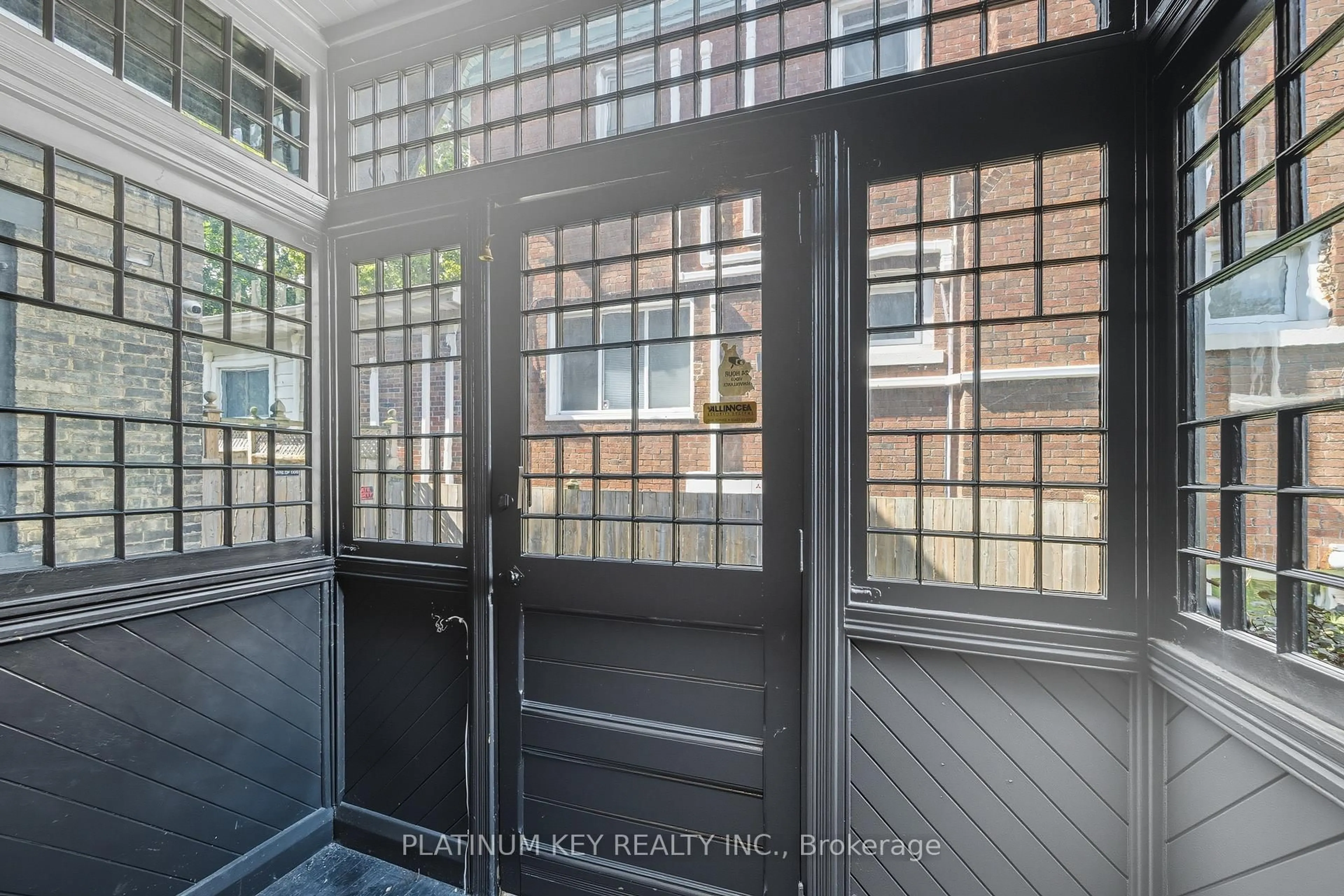 Indoor entryway for 603 Queens Ave, London East Ontario N6B 1Y9