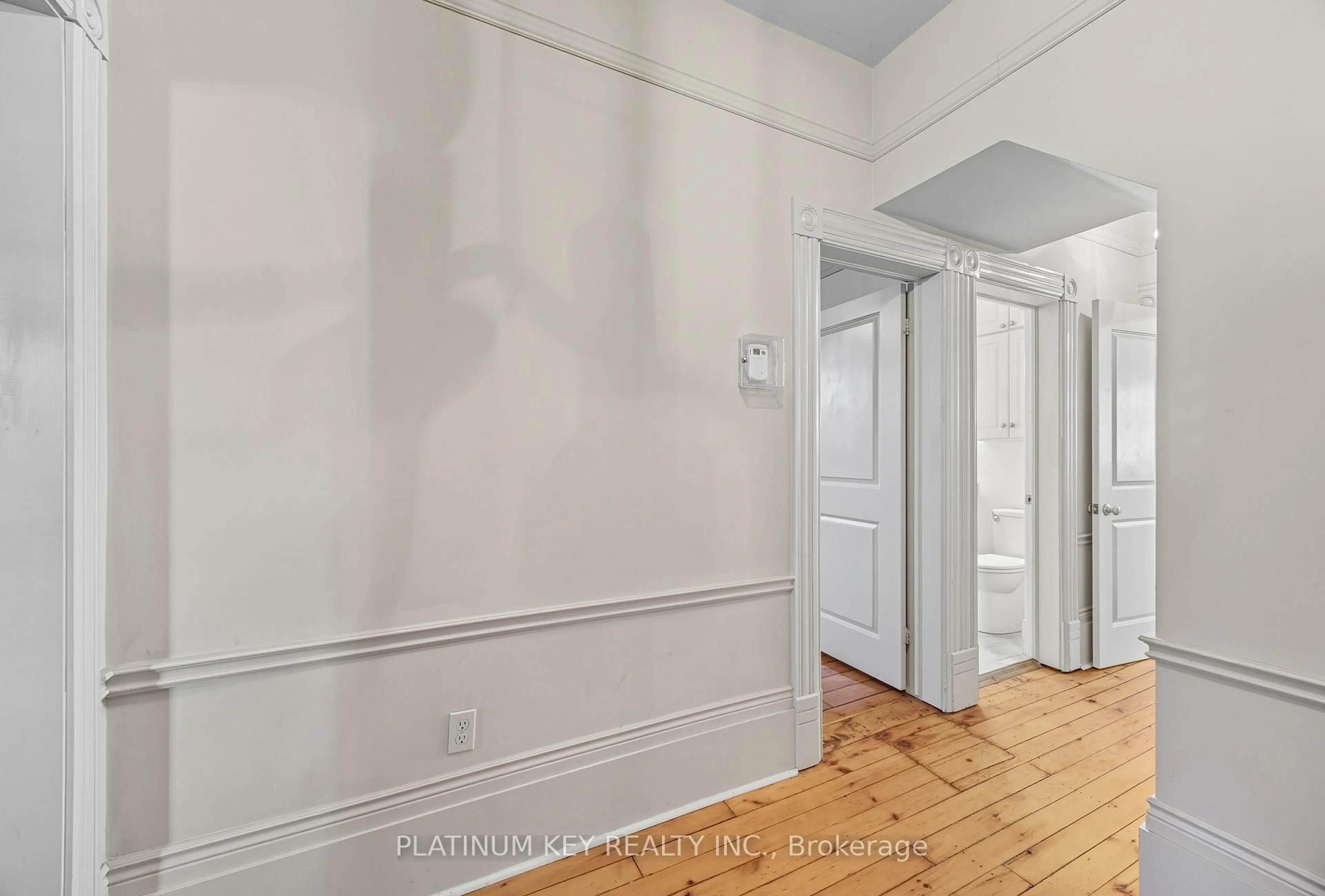 A pic of a room for 603 Queens Ave, London East Ontario N6B 1Y9