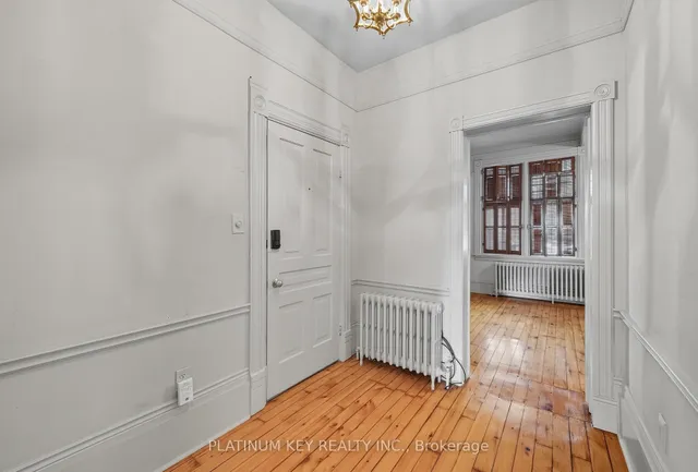 603 Queens Ave, London East 5