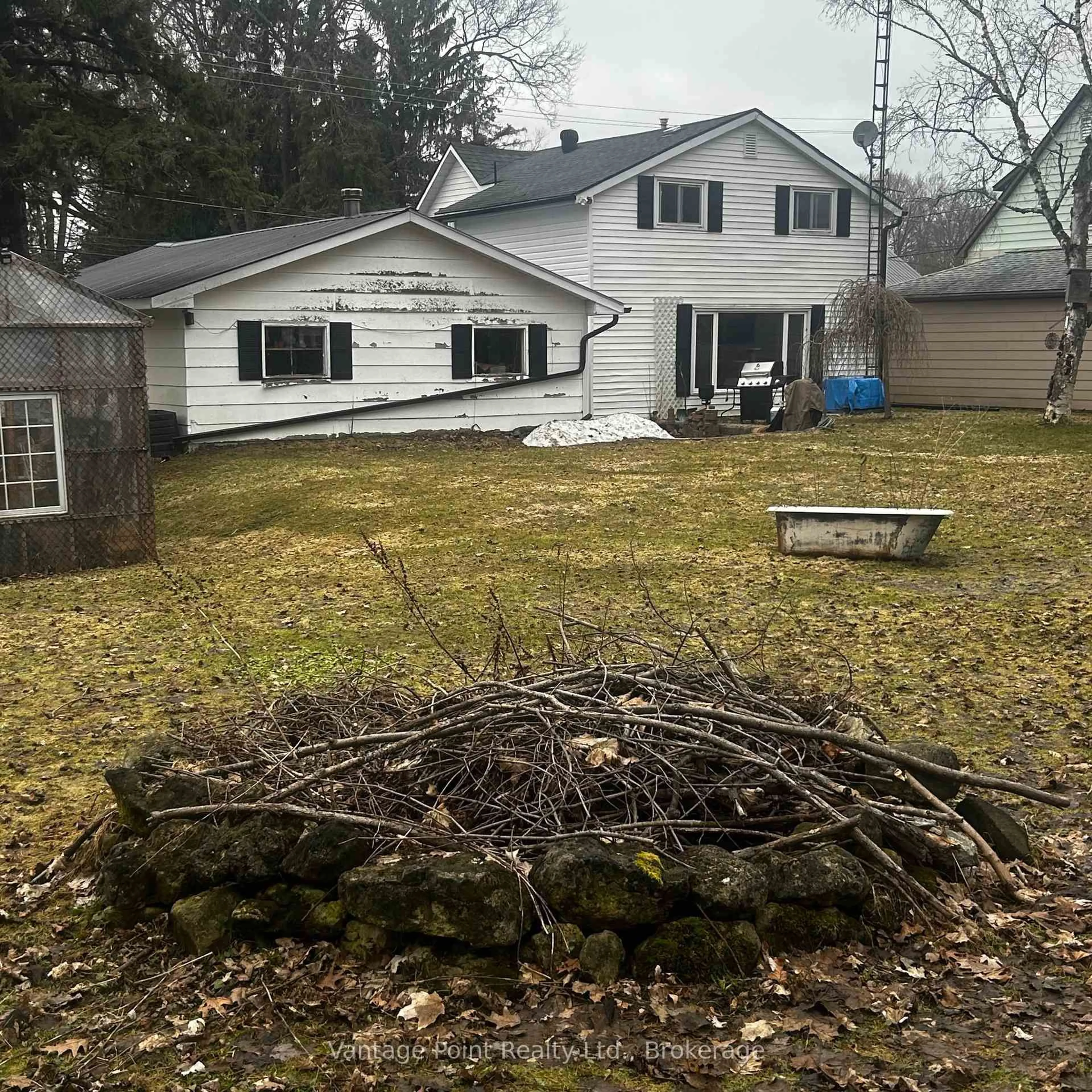 A pic from outside/outdoor area/front of a property/back of a property/a pic from drone, unknown for 19 Margaret St, Grey Highlands Ontario N0C 1E0