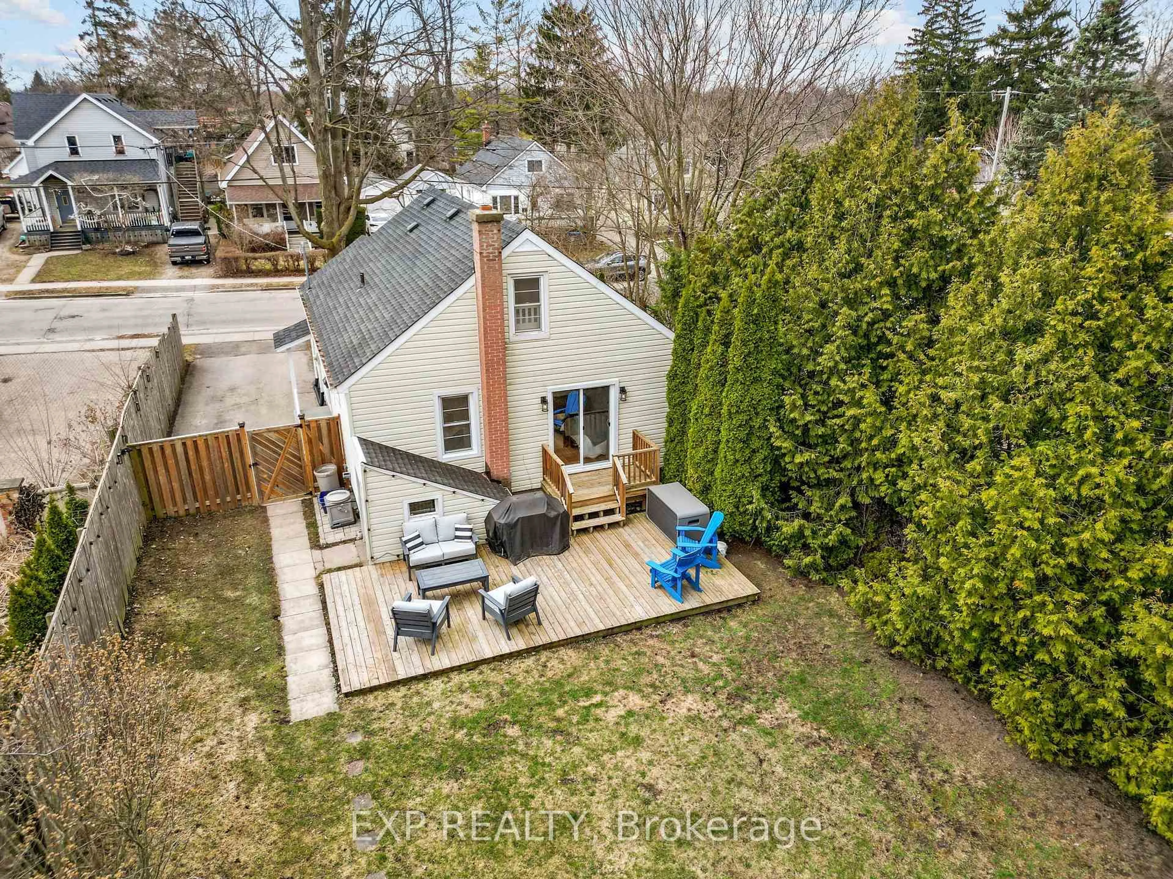 A pic from outside/outdoor area/front of a property/back of a property/a pic from drone, street for 104 Barker St, London East Ontario N5Y 1X7