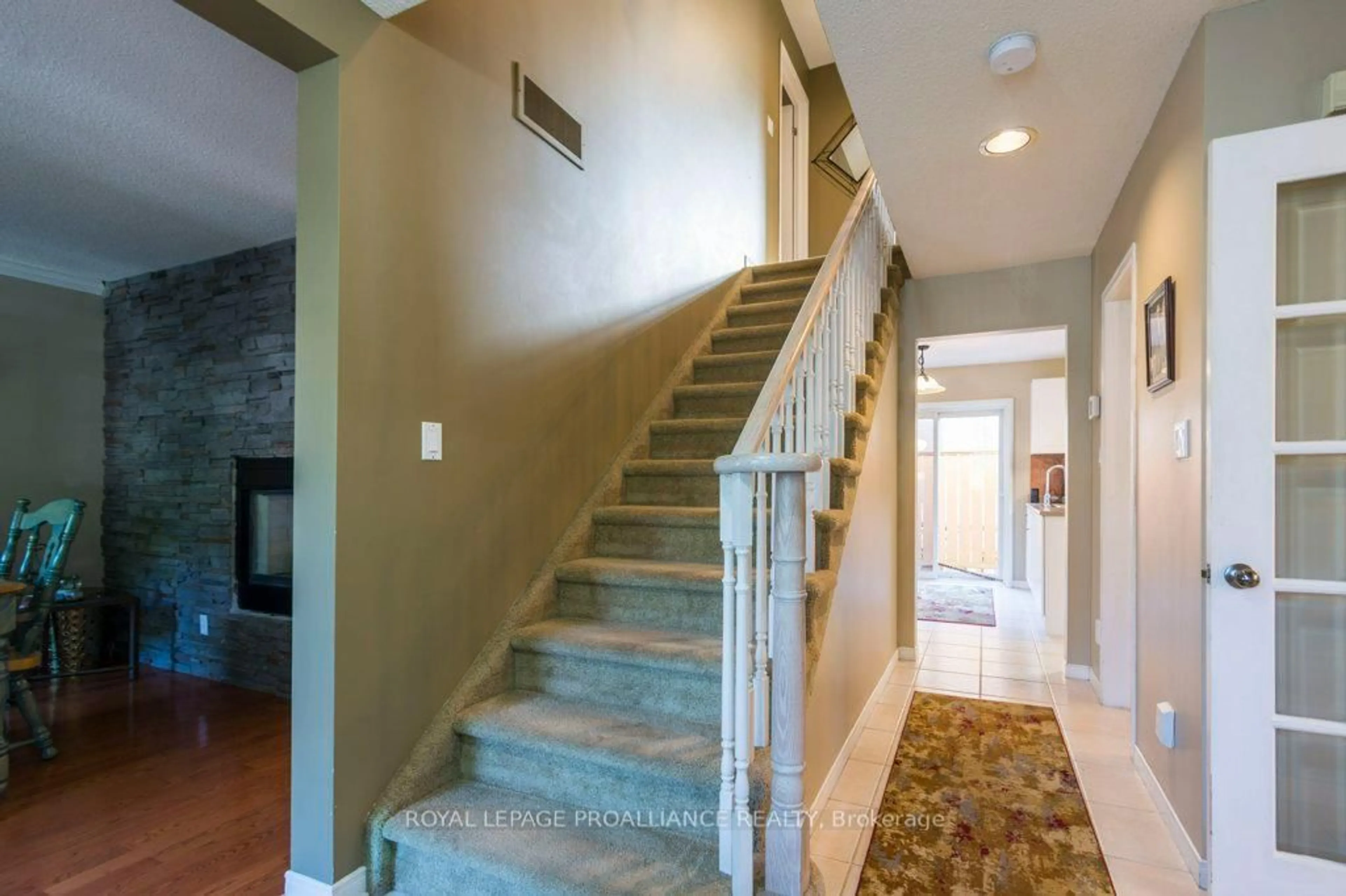 Indoor entryway for 1 Simmons Crt, Quinte West Ontario K8V 6M9