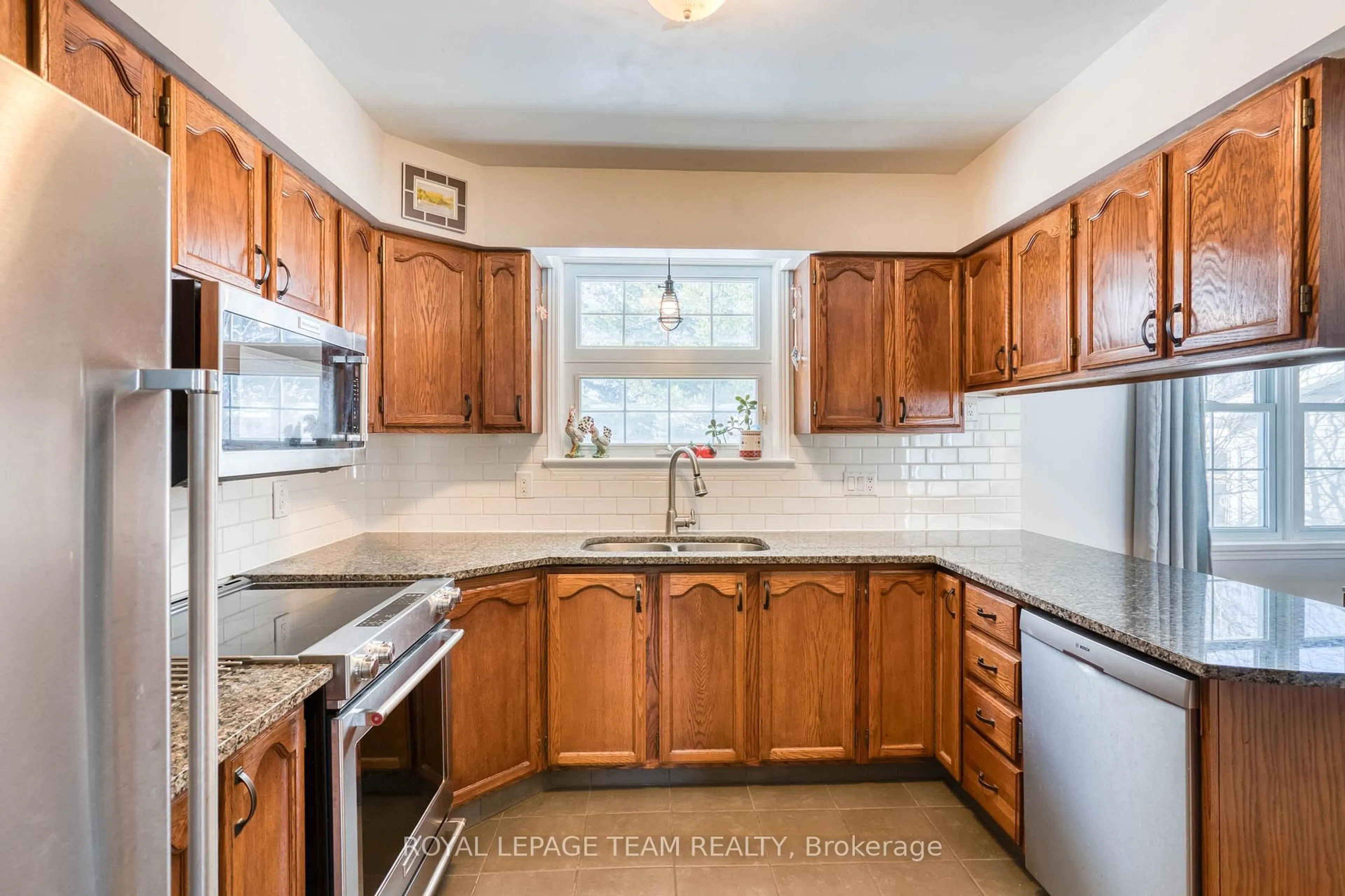 Standard kitchen, ceramic/tile floor for 294 St George St, Almonte Ontario K0A 1A0