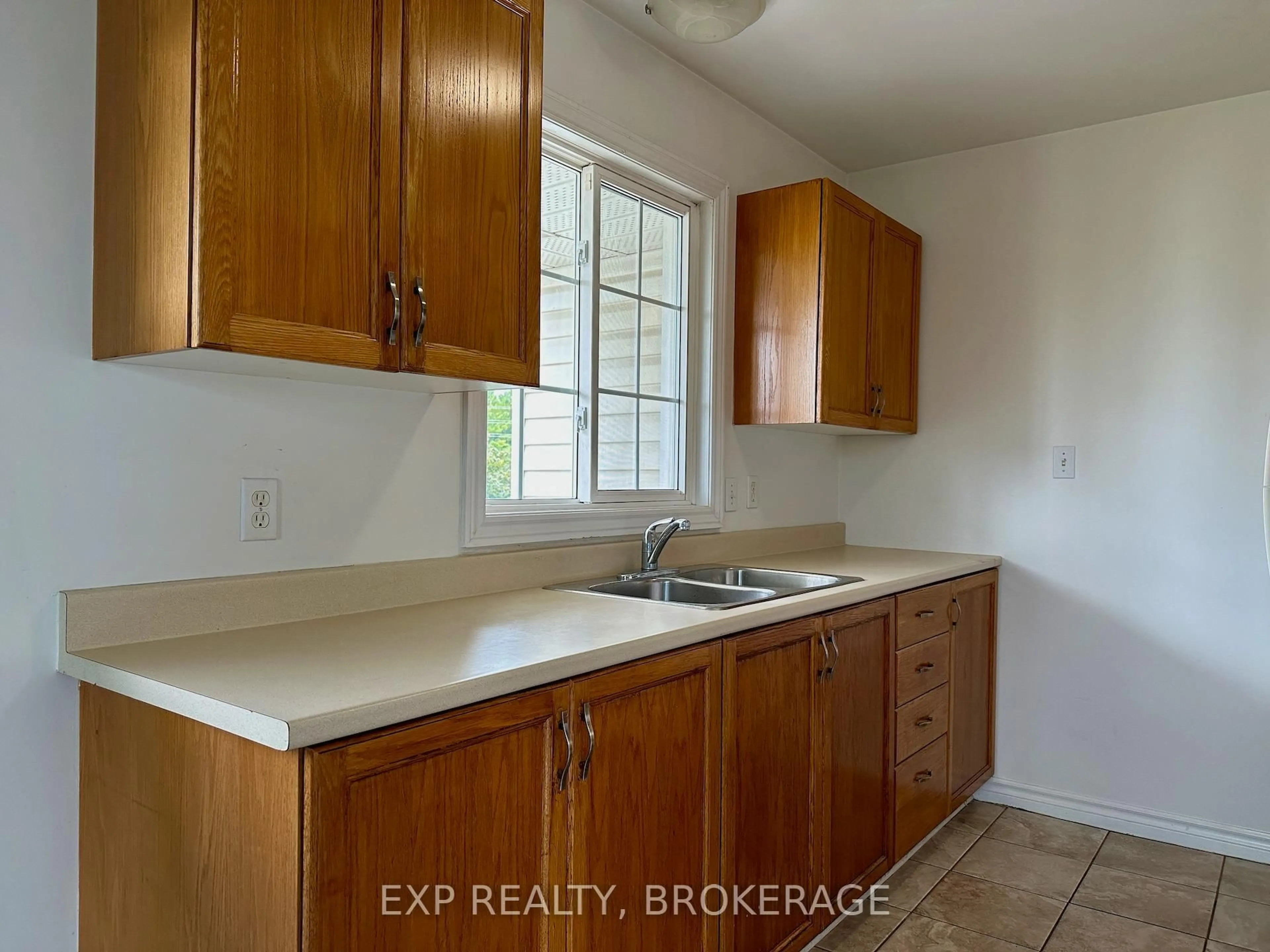 Standard kitchen, ceramic/tile floor for 780 PROGRESS Ave, Kingston Ontario K7M 9E4