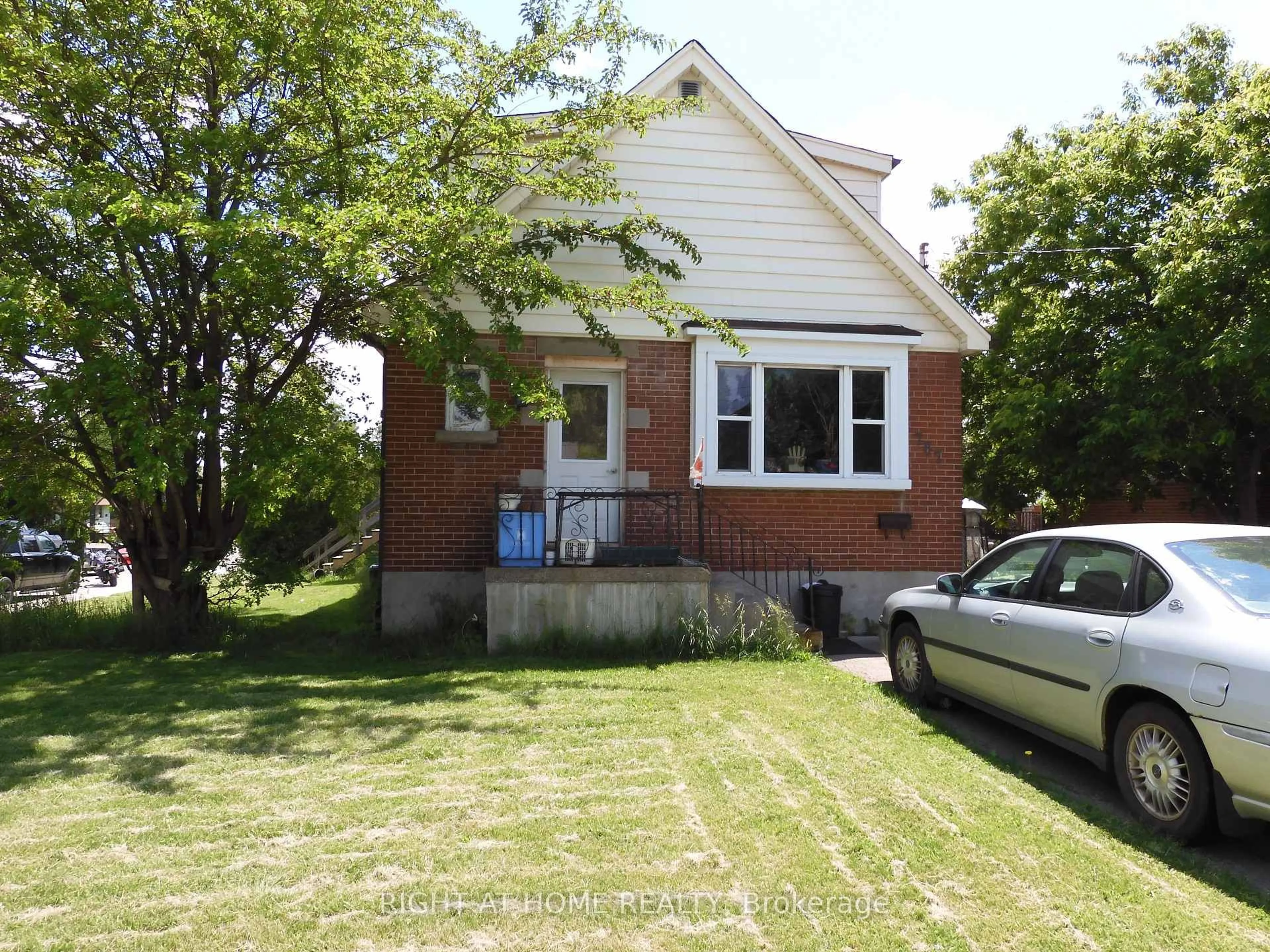 Home with brick exterior material, street for 787 Upper Gage Ave, Hamilton Ontario L8V 4K5
