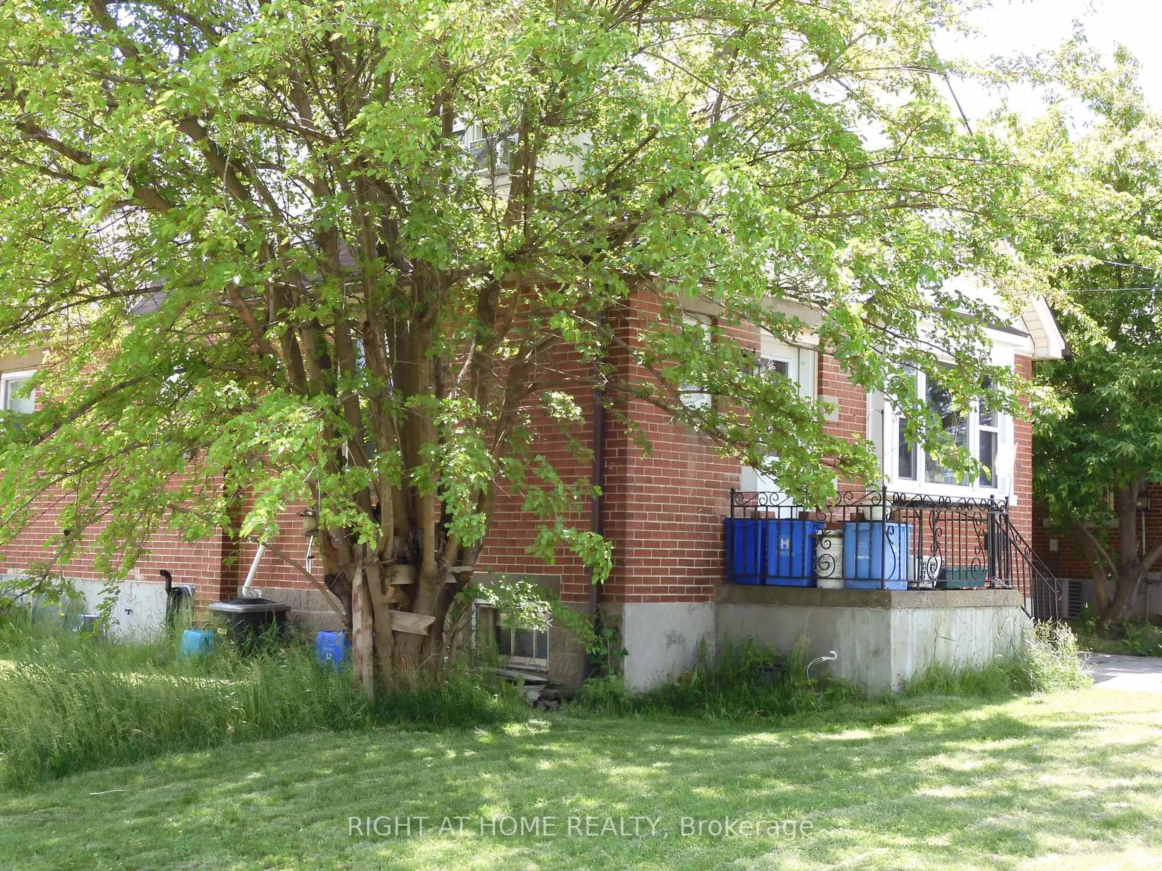 Unknown for 787 Upper Gage Ave, Hamilton Ontario L8V 4K5