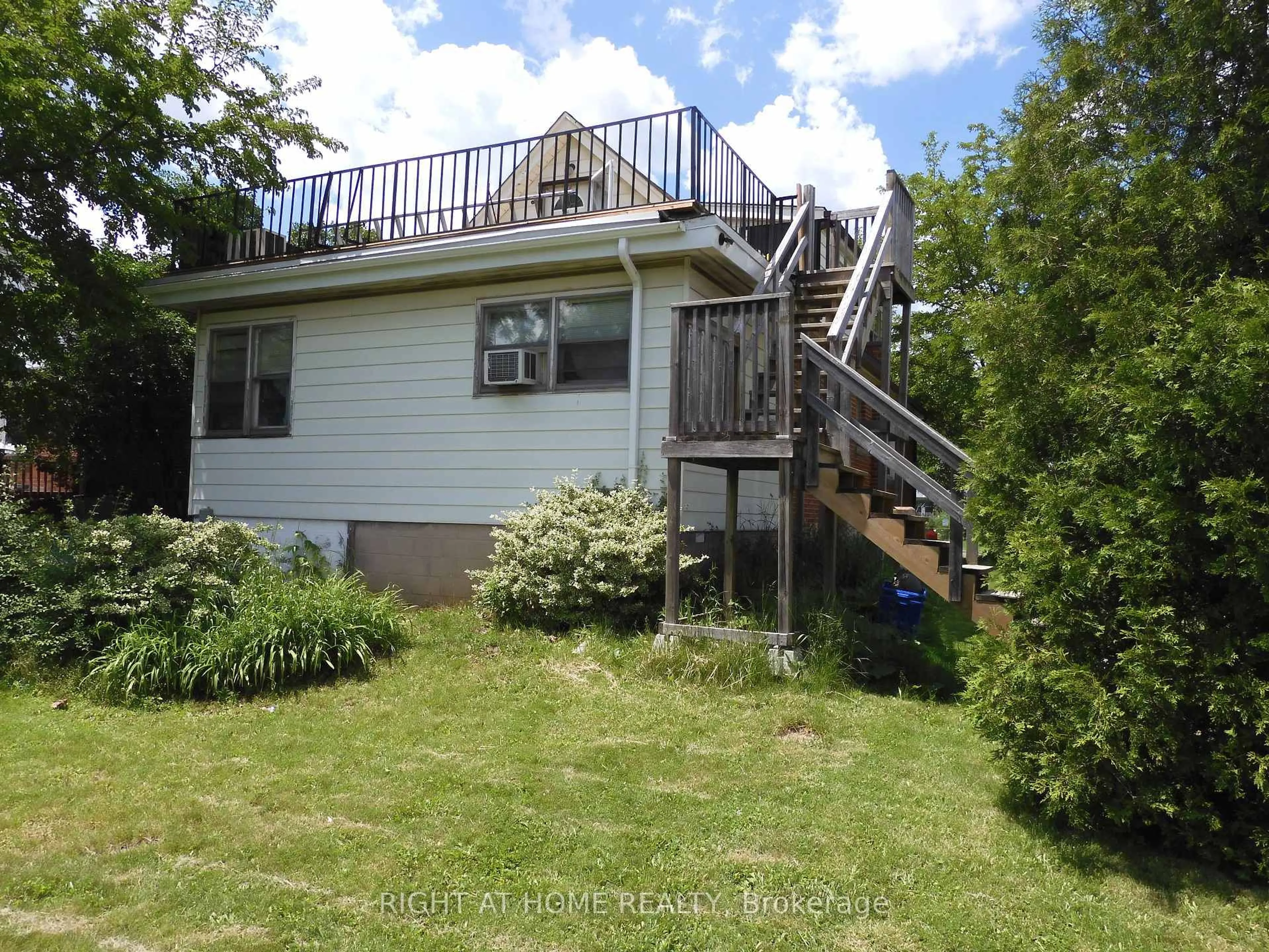 A pic from outside/outdoor area/front of a property/back of a property/a pic from drone, unknown for 787 Upper Gage Ave, Hamilton Ontario L8V 4K5