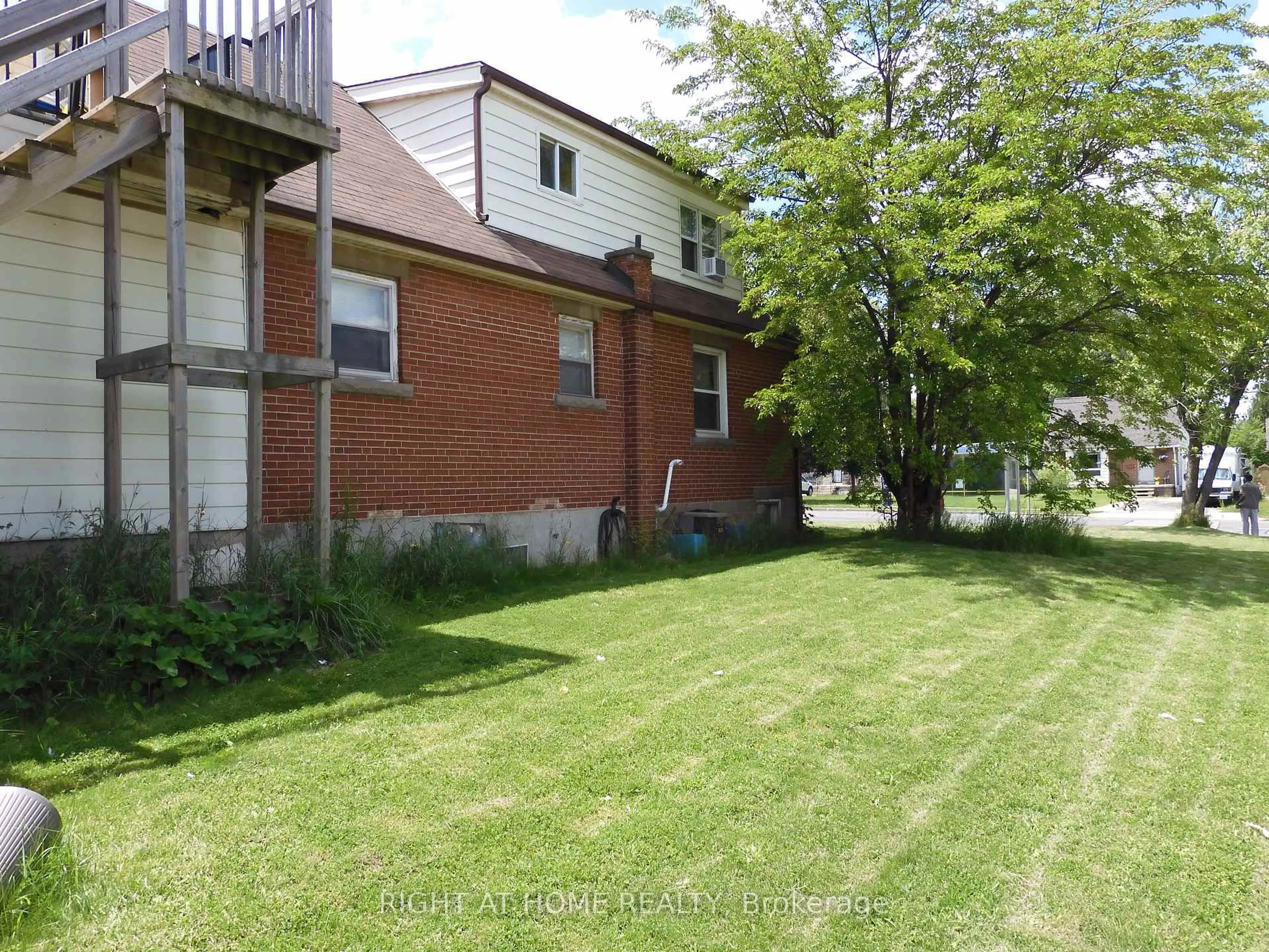 A pic from outside/outdoor area/front of a property/back of a property/a pic from drone, street for 787 Upper Gage Ave, Hamilton Ontario L8V 4K5
