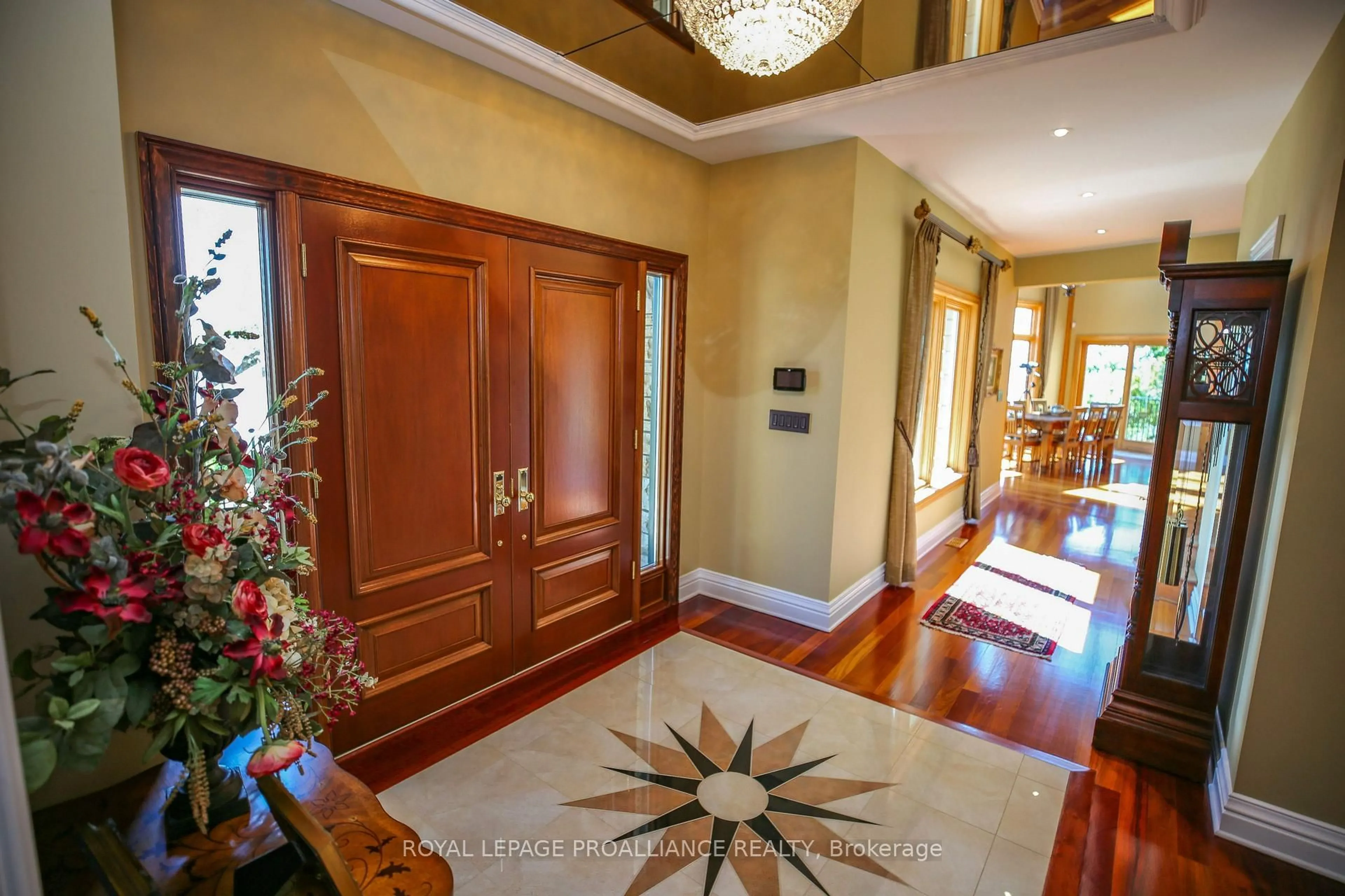 Indoor foyer for 1188 1000 Islands Pkwy, Front of Yonge Ontario K0E 1R0