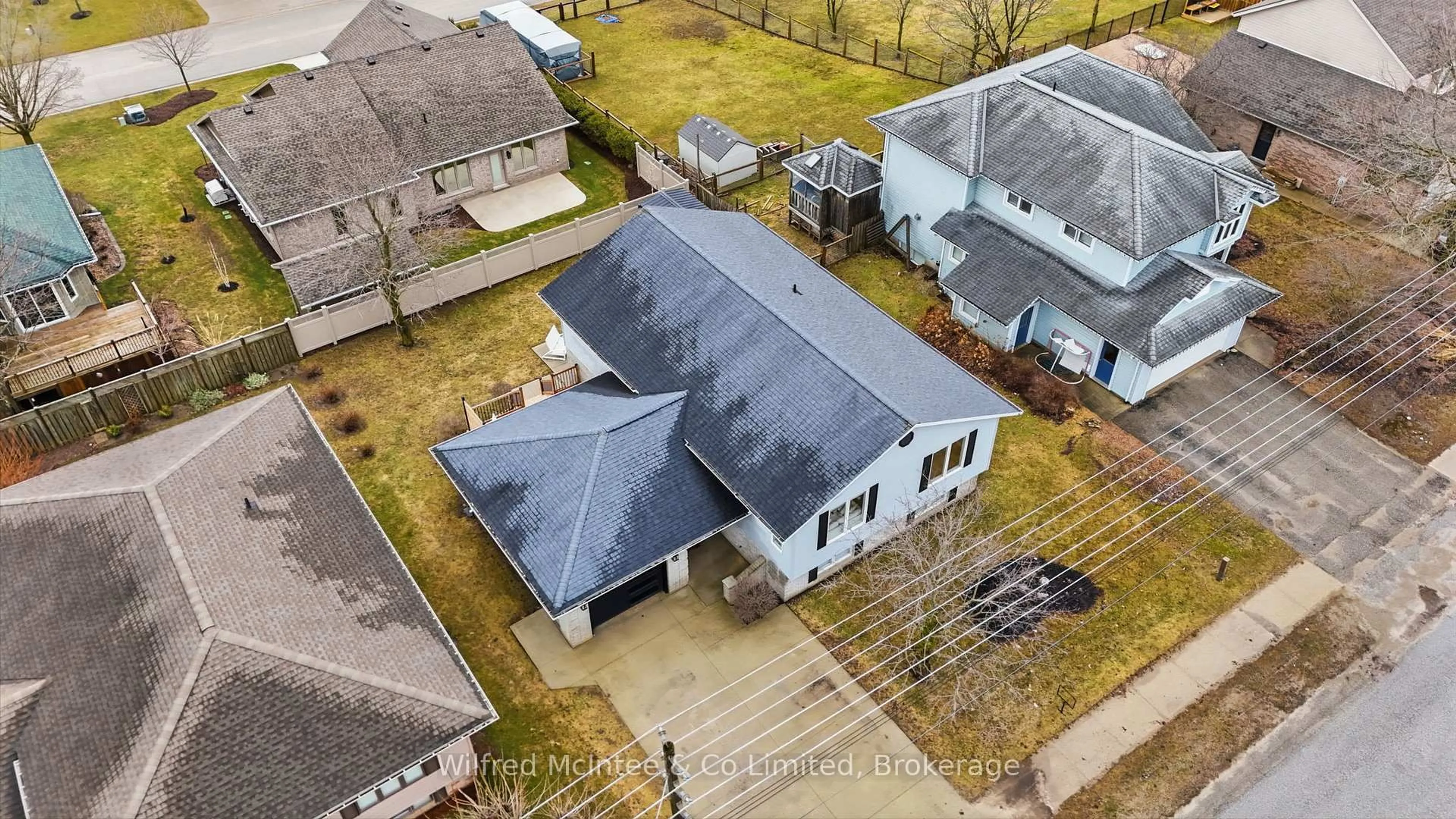 A pic from outside/outdoor area/front of a property/back of a property/a pic from drone, street for 214 Hinks St, Brockton Ontario N0G 2V0