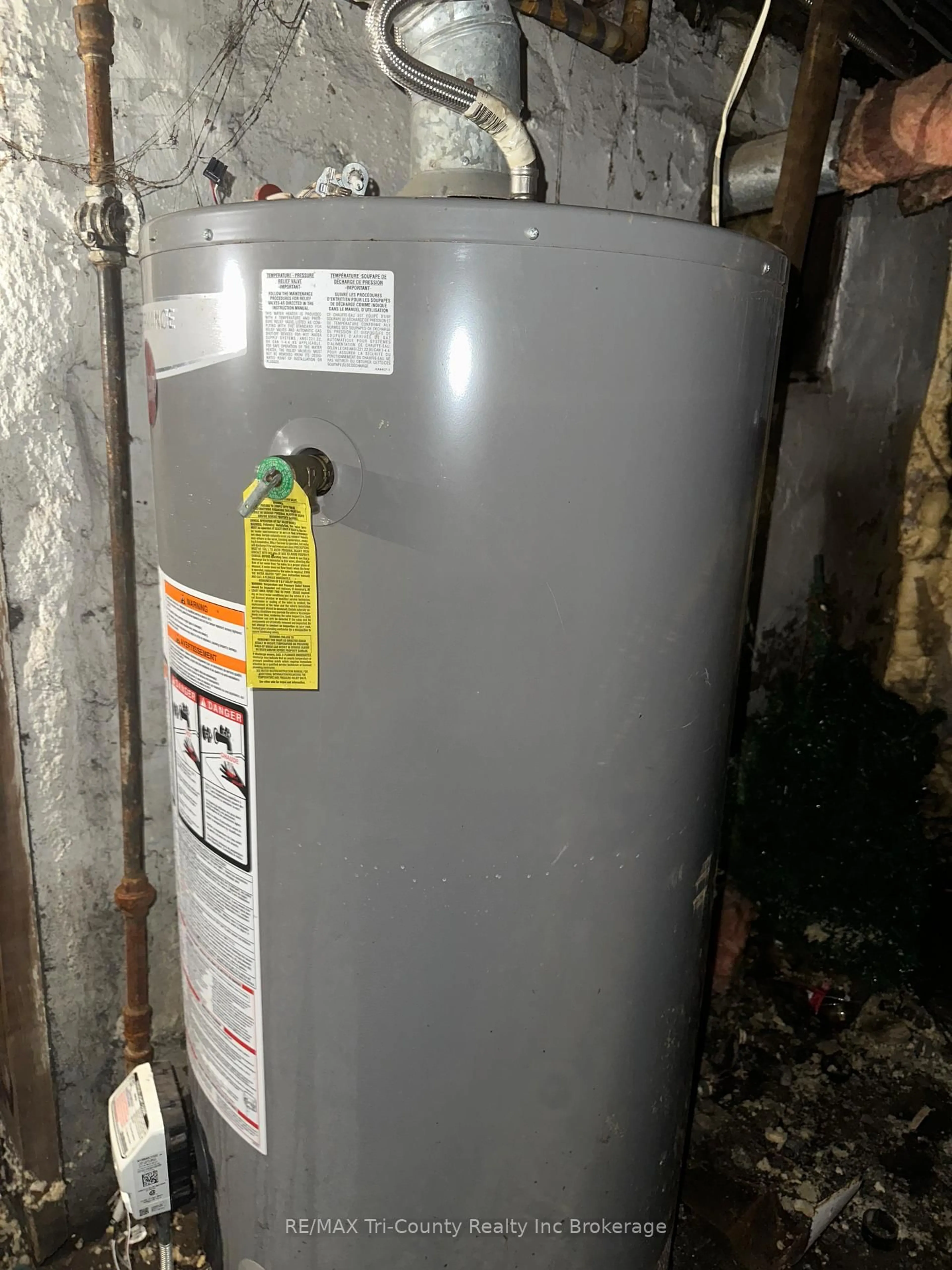 A pic of a room for 266 Hamilton Rd, London East Ontario N5Z 1R3