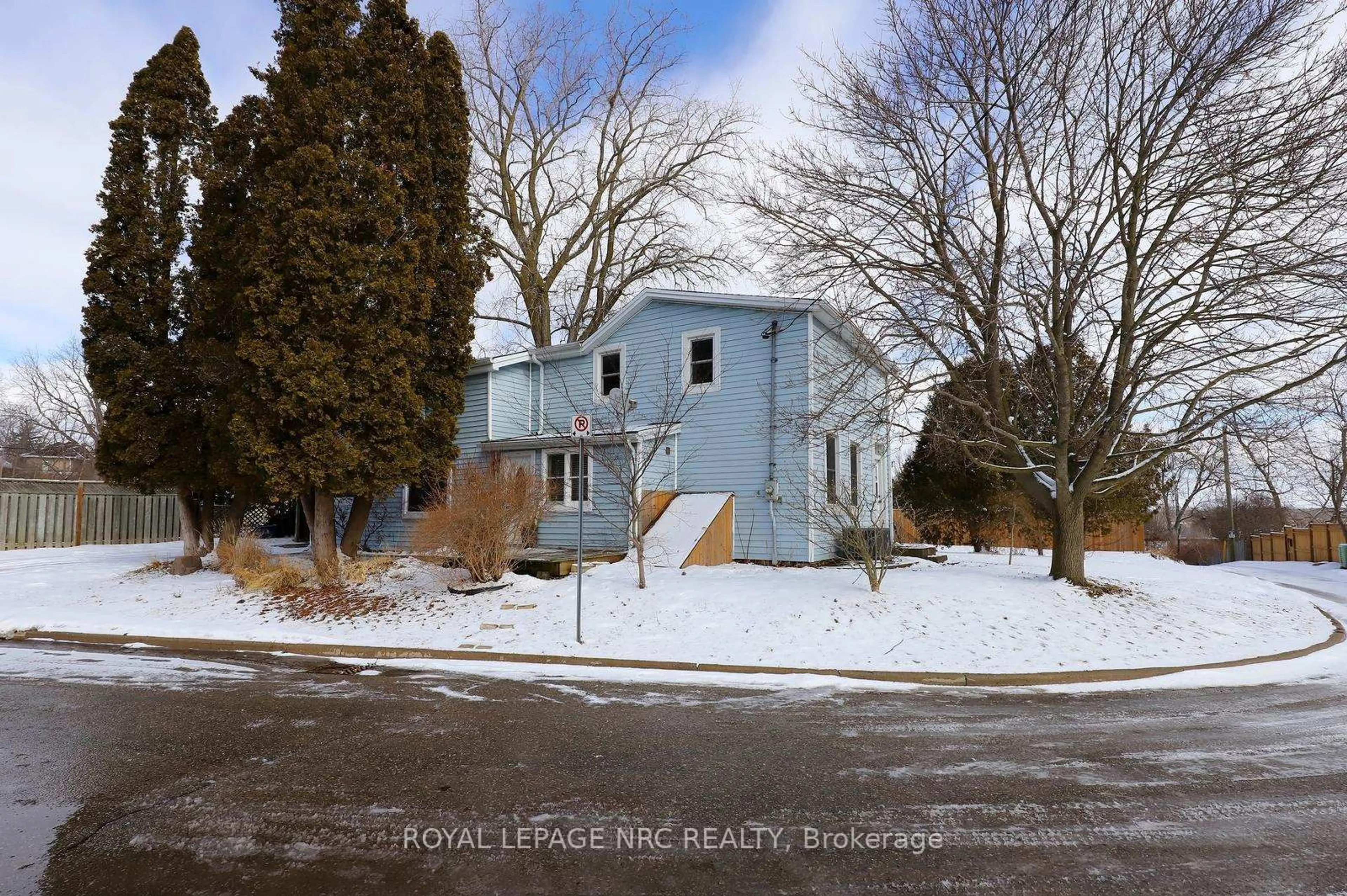 A pic from outside/outdoor area/front of a property/back of a property/a pic from drone, street for 1 John Ave, Brant Ontario N3L 2S8