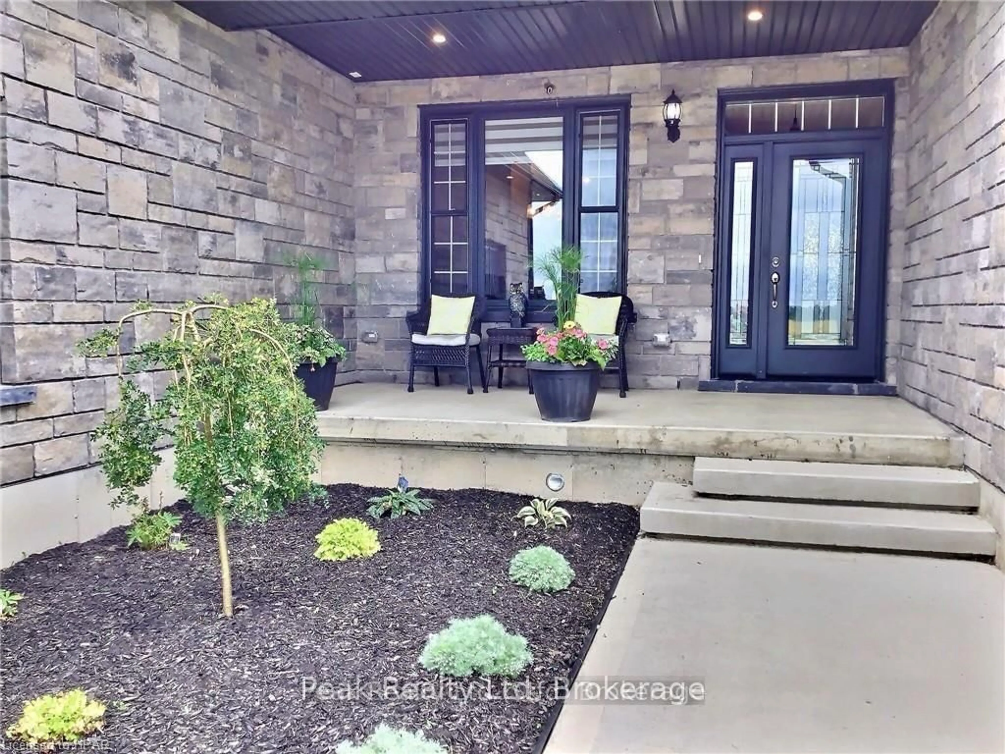 Indoor entryway for 95 South St, Ashfield-Colborne-Wawanosh Ontario N7A 3X8