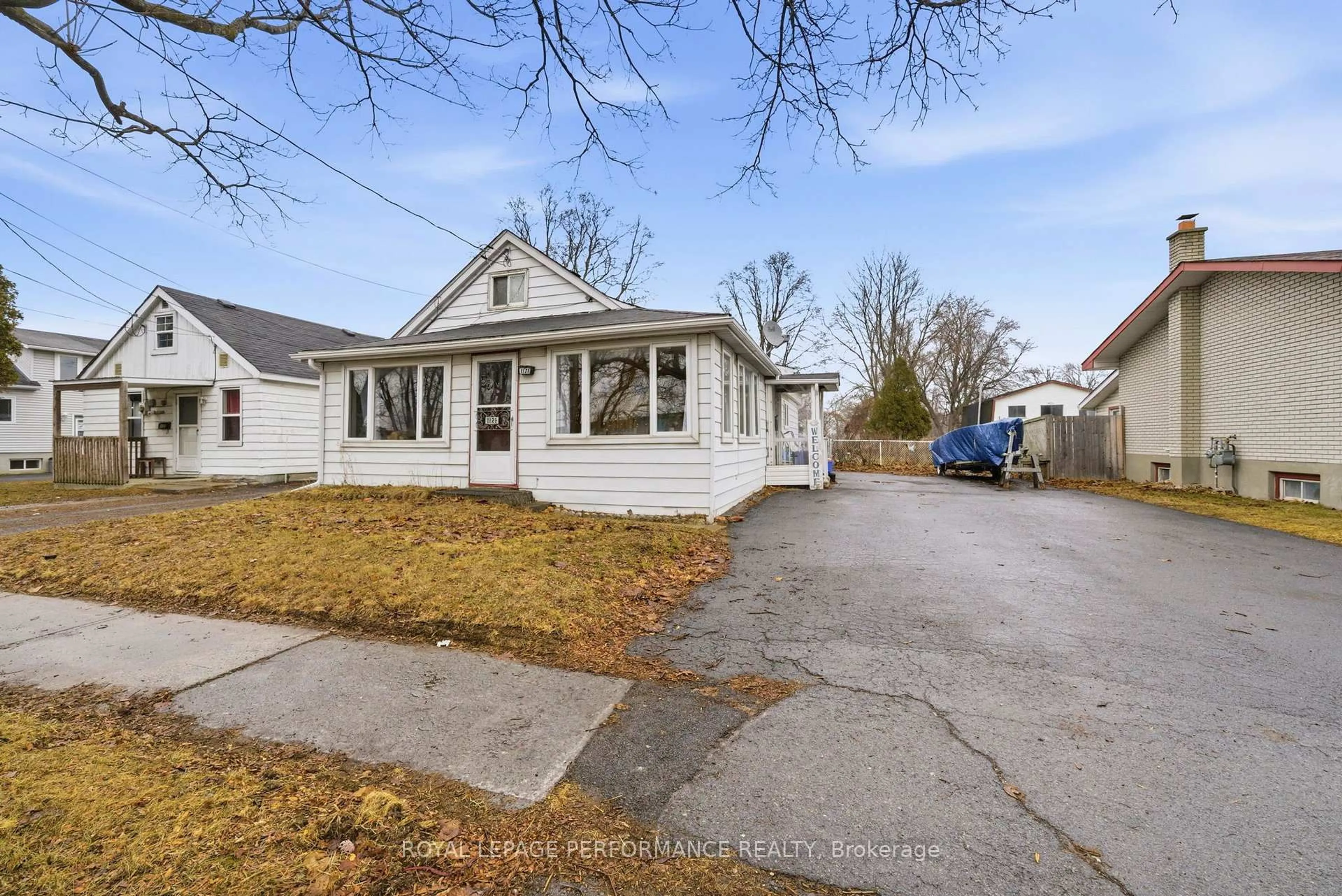 A pic from outside/outdoor area/front of a property/back of a property/a pic from drone, street for 1121 Hebert St, Cornwall Ontario K6J 5A8