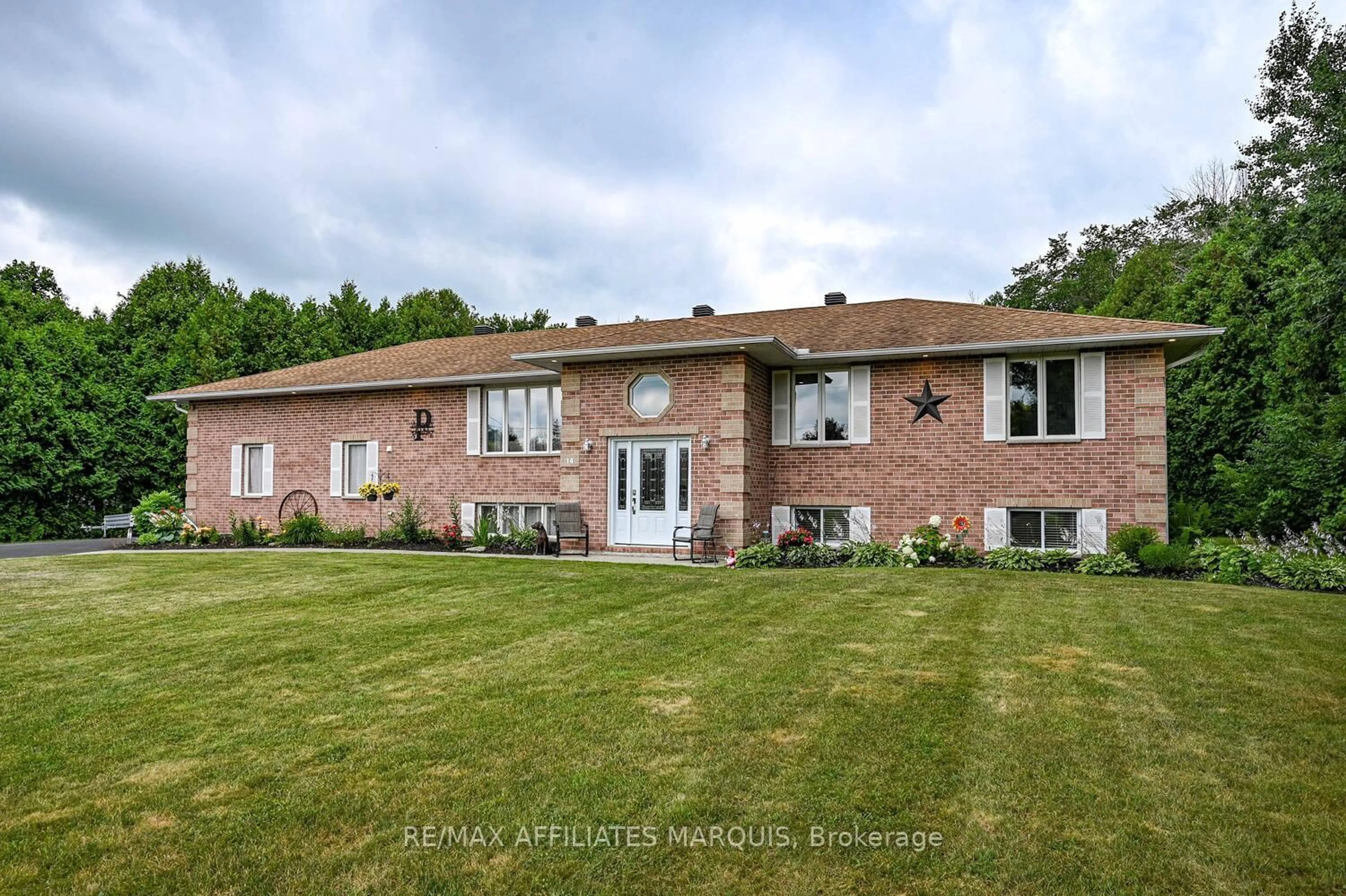 Home with brick exterior material, unknown for 14 South Point Dr, Rideau Lakes Ontario K7A 4S5