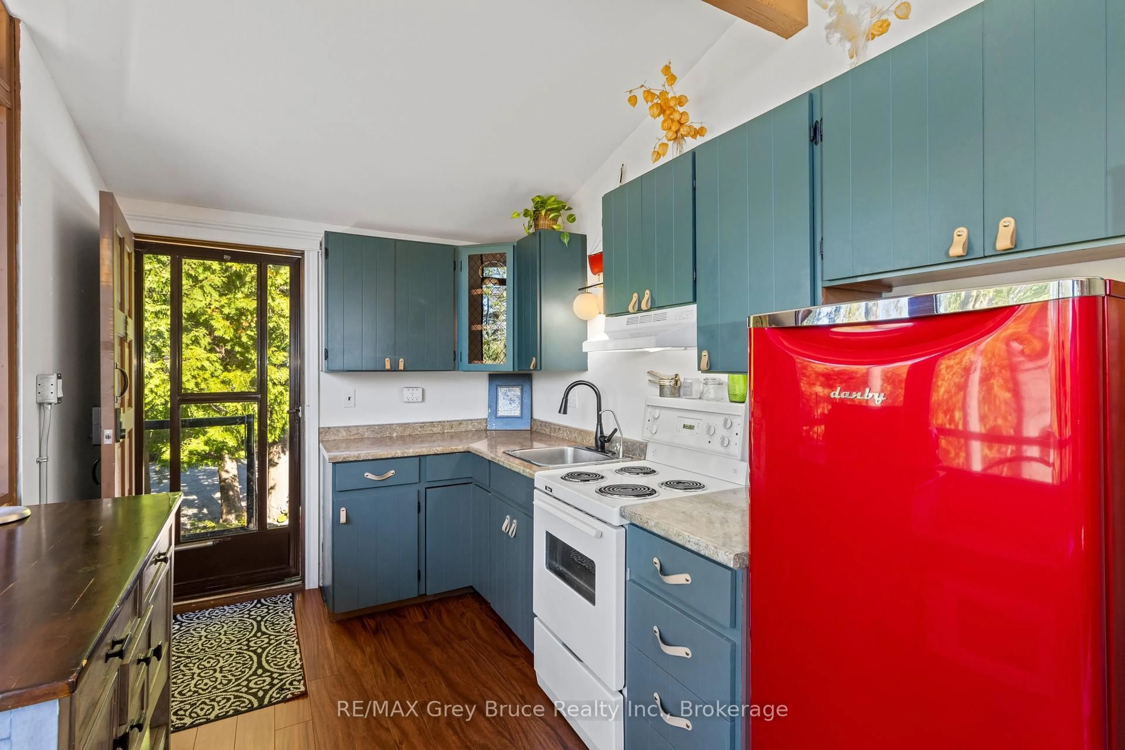 Standard kitchen, unknown for 529 LINDSAY ROAD 30, Northern Bruce Peninsula Ontario N0H 1Z0