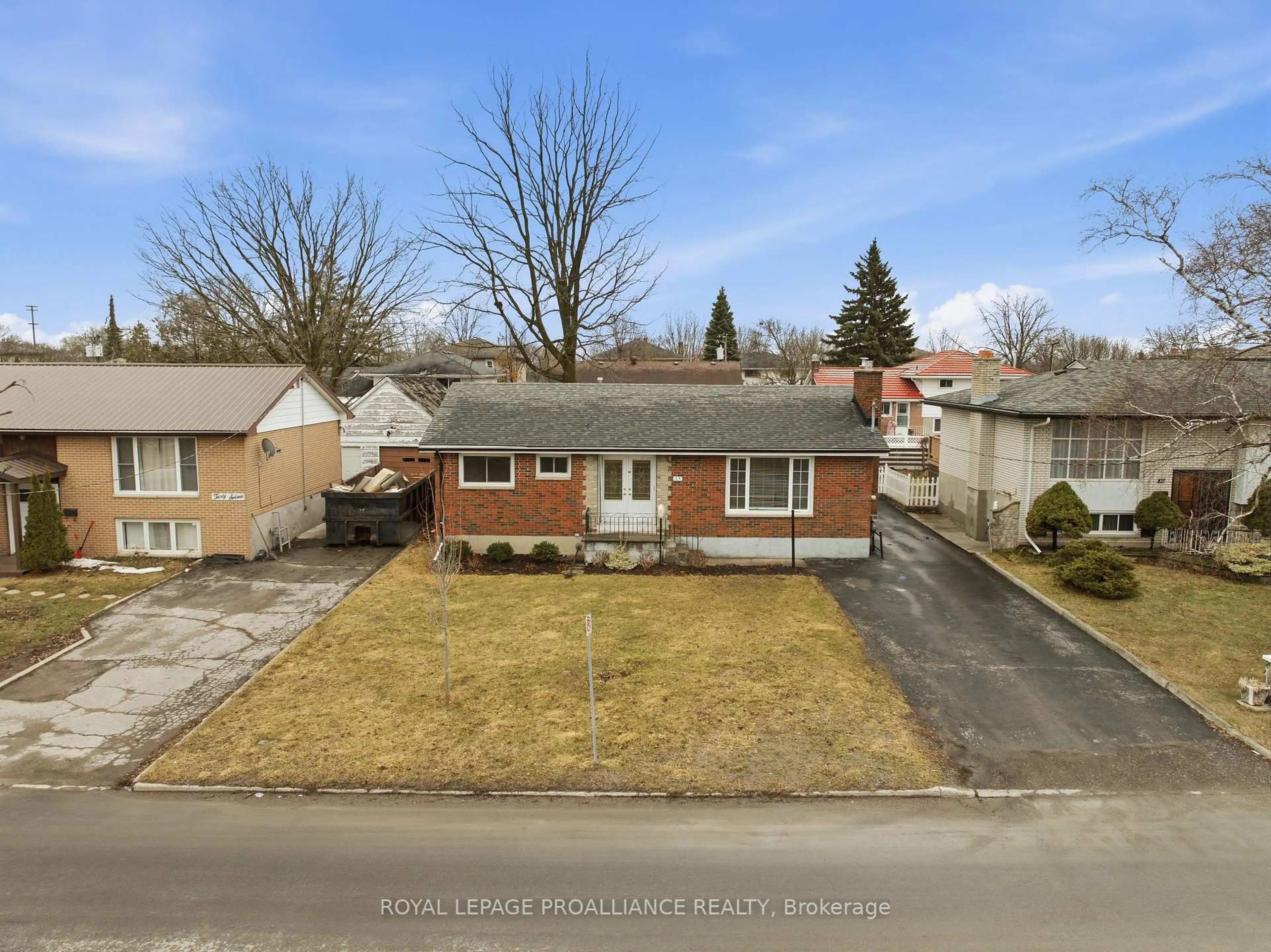 A pic from outside/outdoor area/front of a property/back of a property/a pic from drone, street for 35 King George Sq, Belleville Ontario K8P 2A7