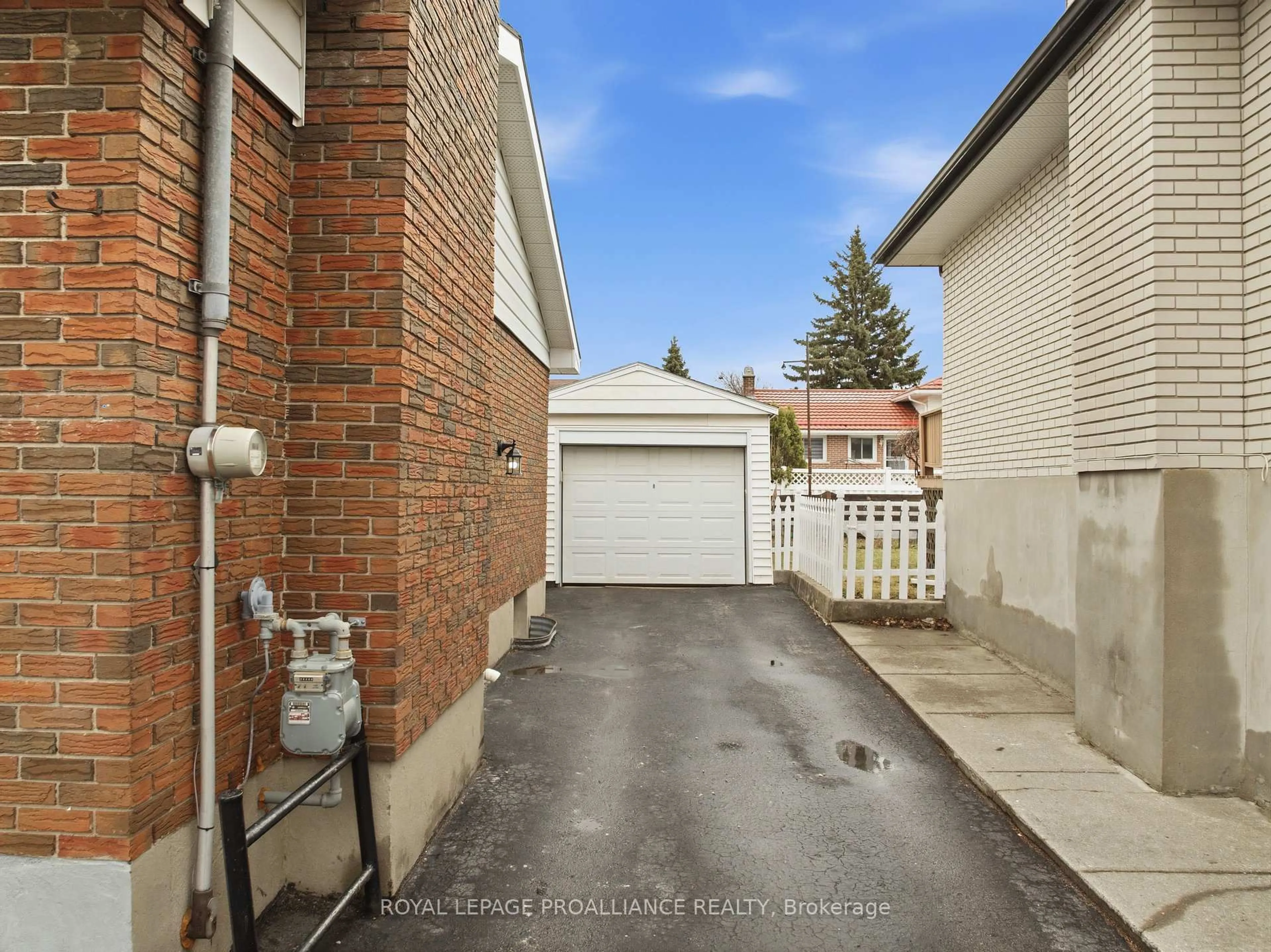 Unknown for 35 King George Sq, Belleville Ontario K8P 2A7