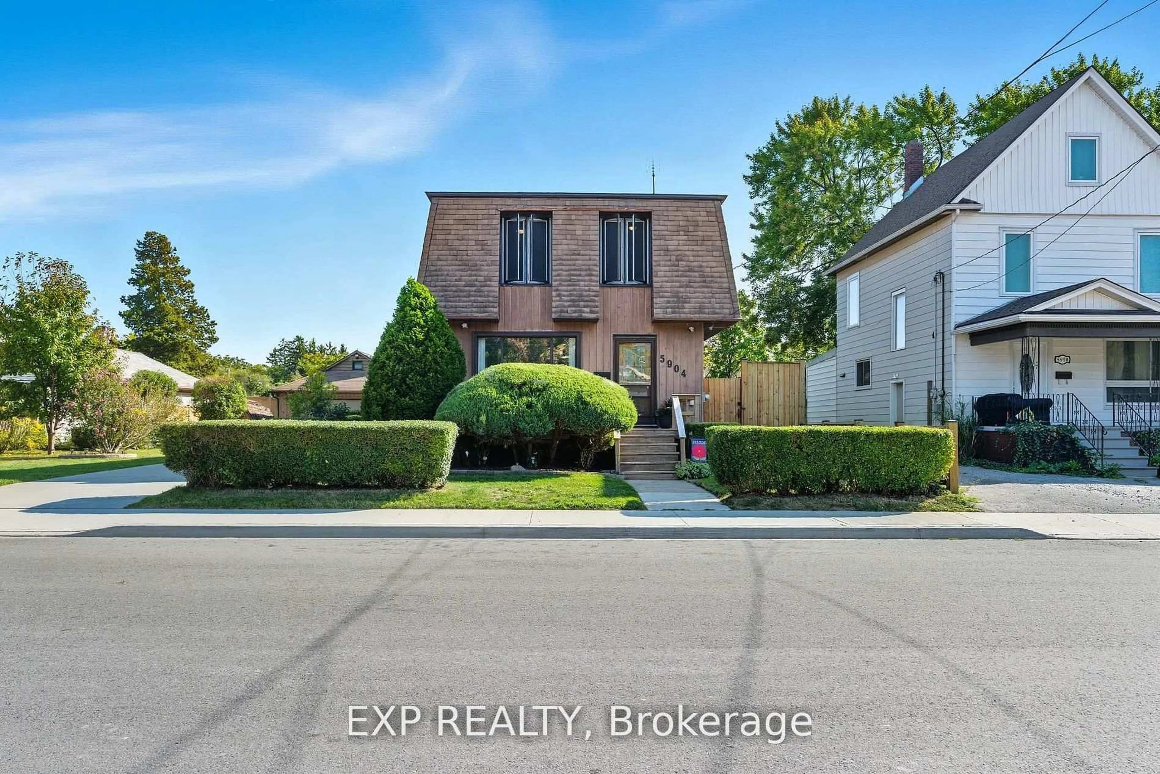 Home with brick exterior material, street for 5904 Prospect St, Niagara Falls Ontario L2G 1G8