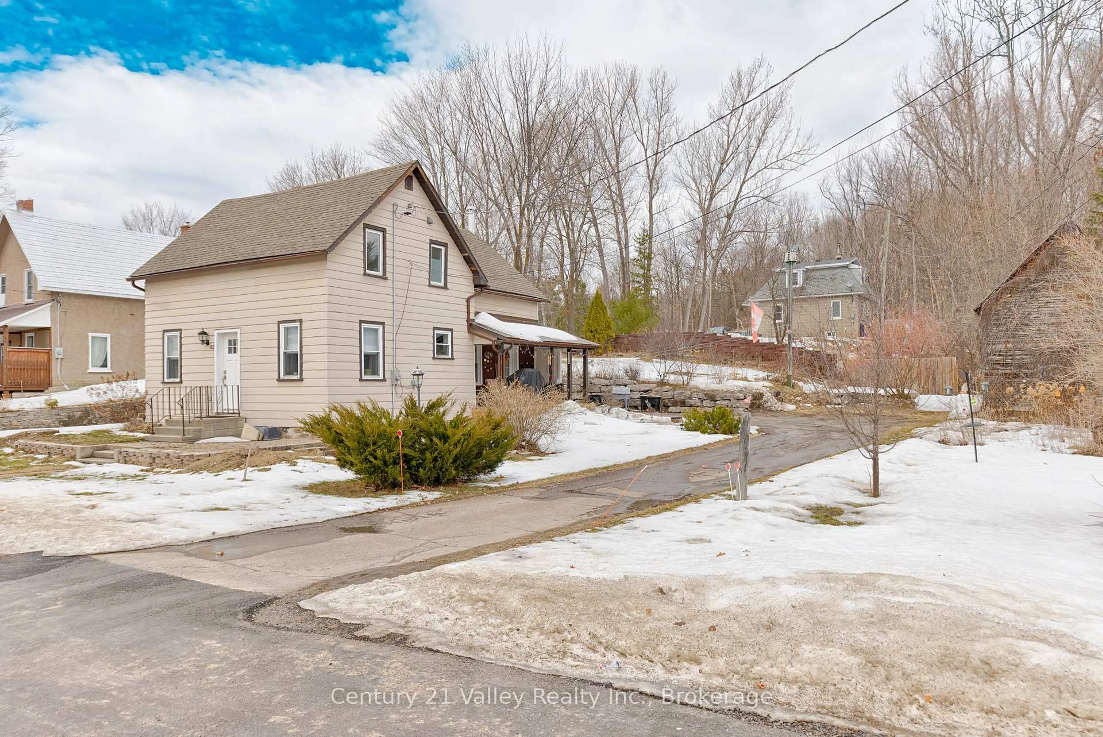 A pic from outside/outdoor area/front of a property/back of a property/a pic from drone, street for 82 Bonnechere St, Eganville Ontario K0J 1T0