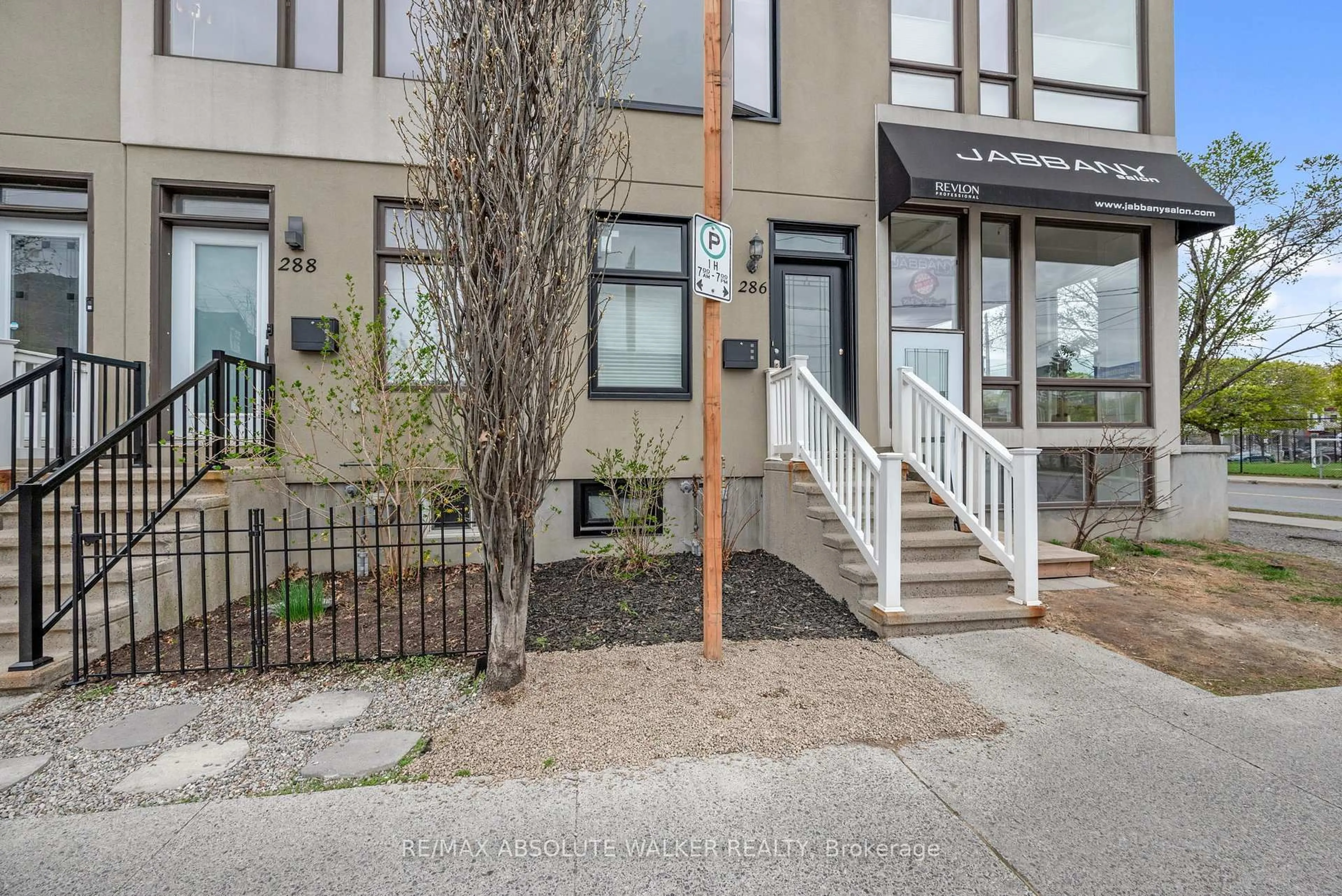 Patio, street for 286 Cambridge Street Ave, Ottawa Ontario K1R 6X5