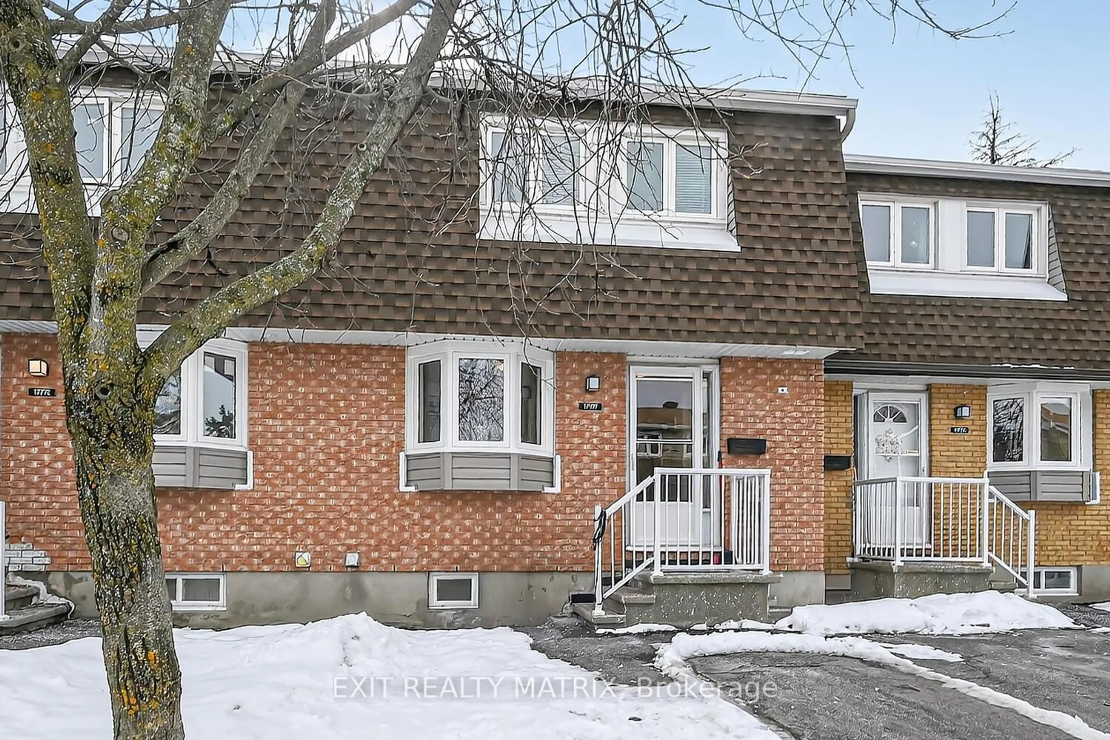 Home with brick exterior material, street for 1777 Lamoureux Dr #F, Ottawa Ontario K1E 2N5