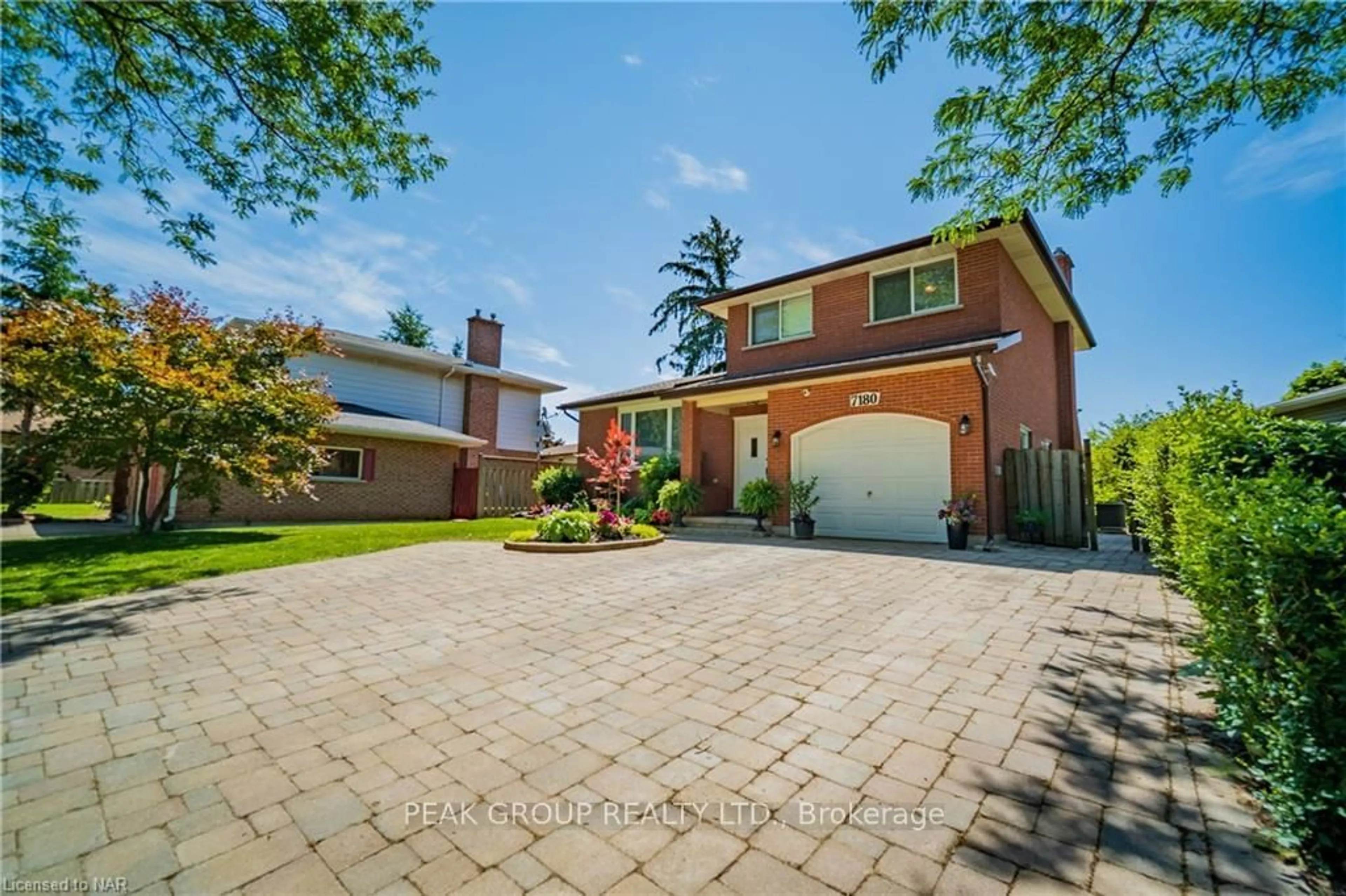 A pic from outside/outdoor area/front of a property/back of a property/a pic from drone, street for 7180 Freeman St, Niagara Falls Ontario L2E 5V7