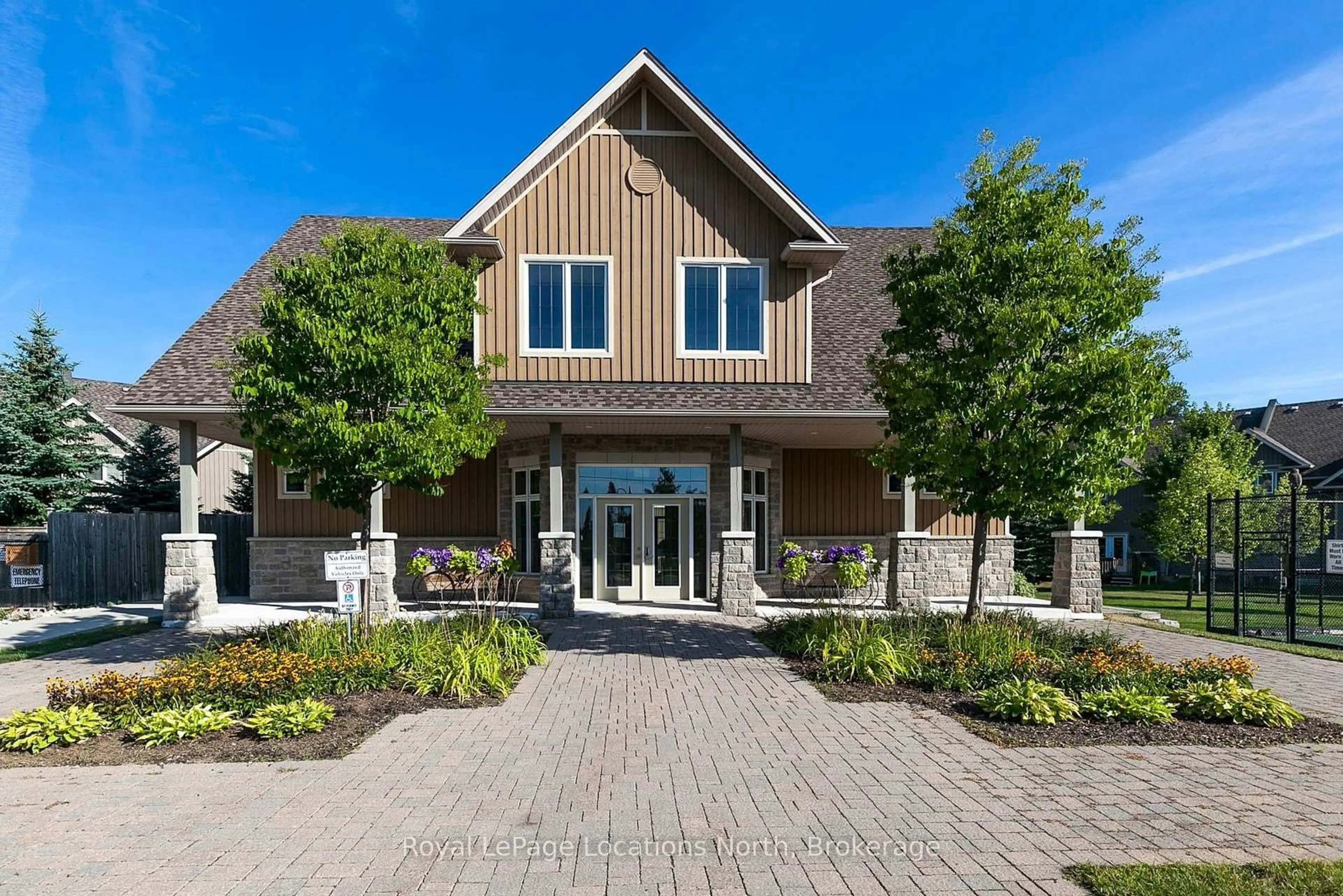 Home with brick exterior material, unknown for 25 Beaver St ##201, Blue Mountains Ontario N0H 2P0