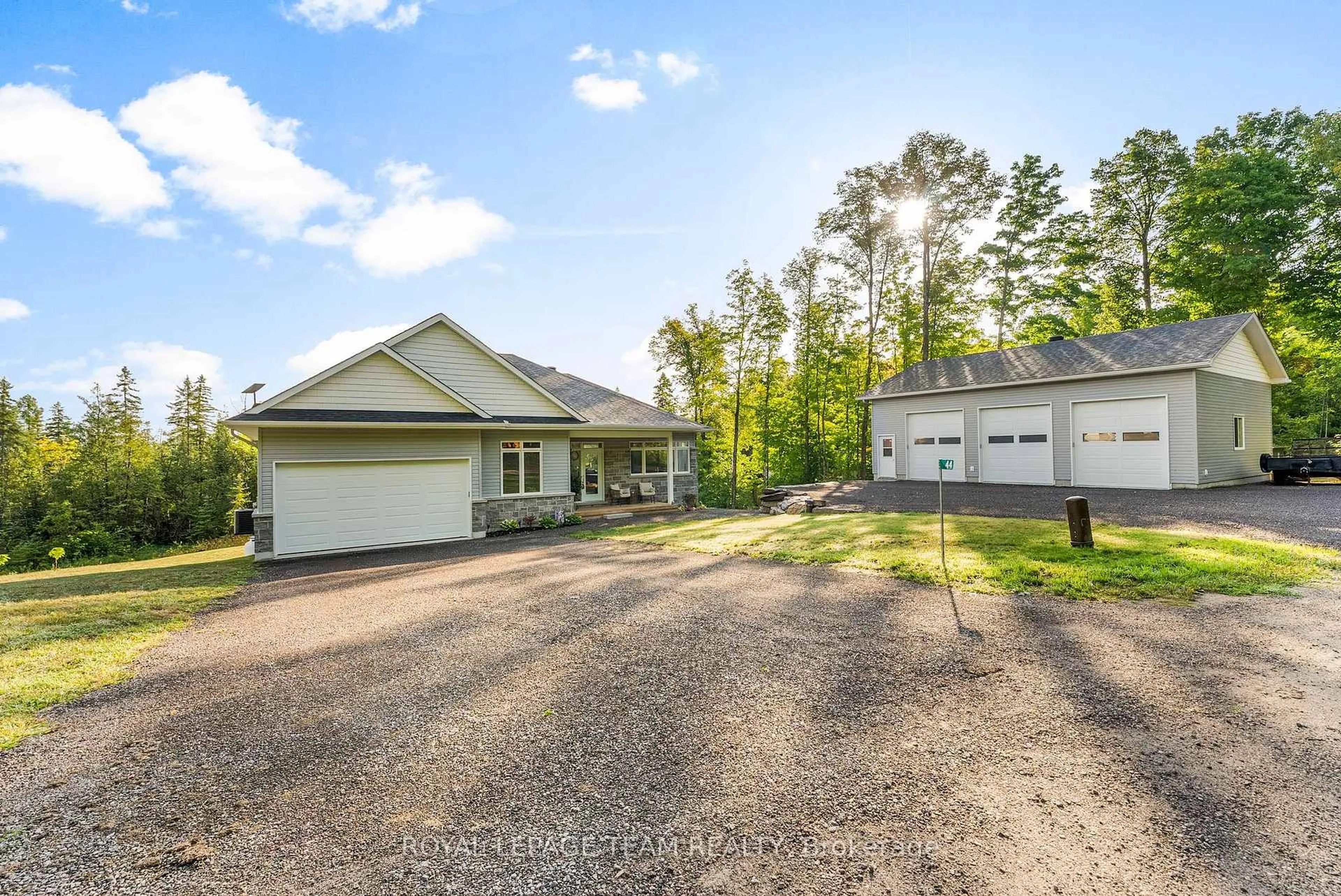 A pic from outside/outdoor area/front of a property/back of a property/a pic from drone, street for 44 Morning Flight Crt, Calabogie Ontario K0J 1H0