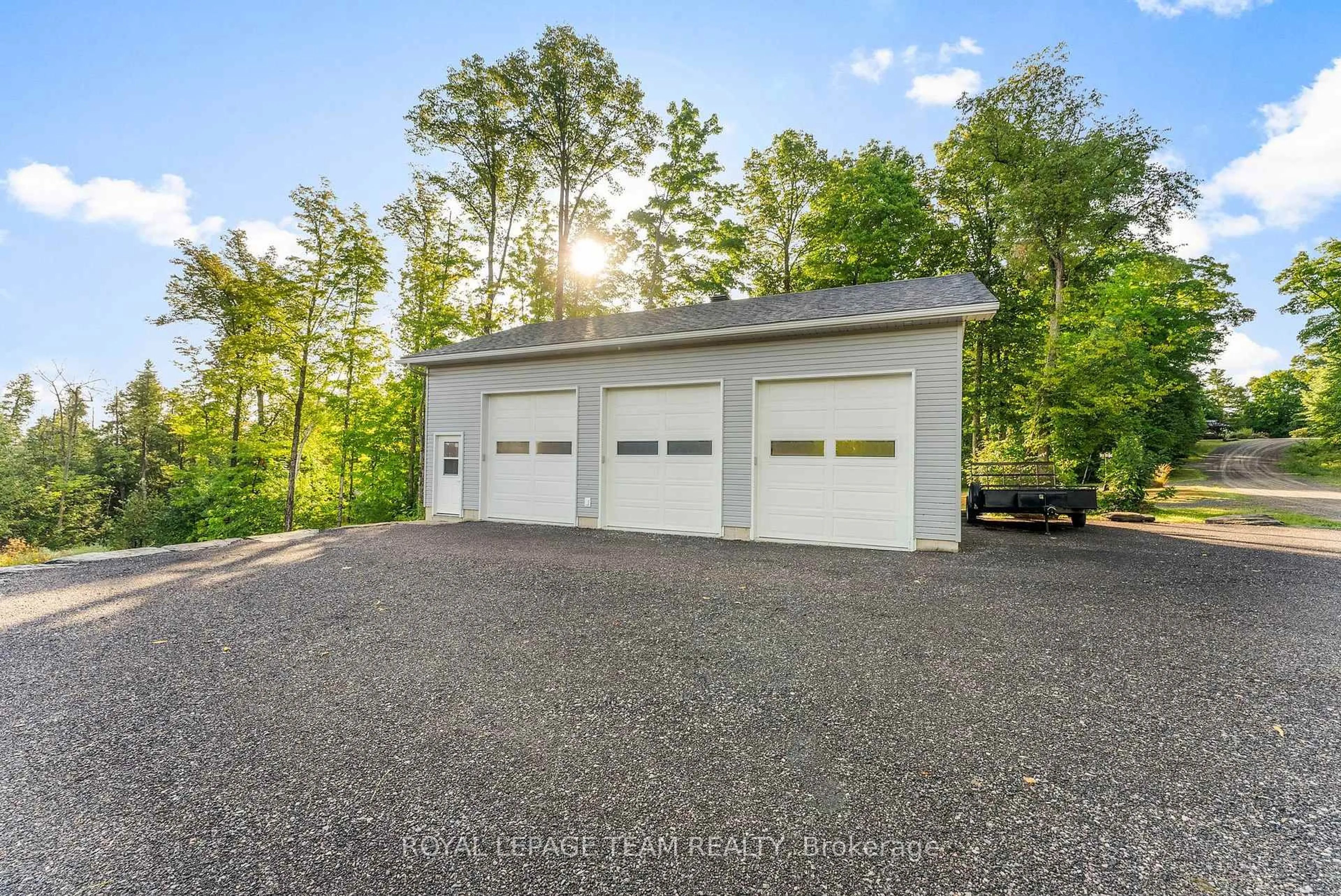 Indoor garage for 44 Morning Flight Crt, Calabogie Ontario K0J 1H0
