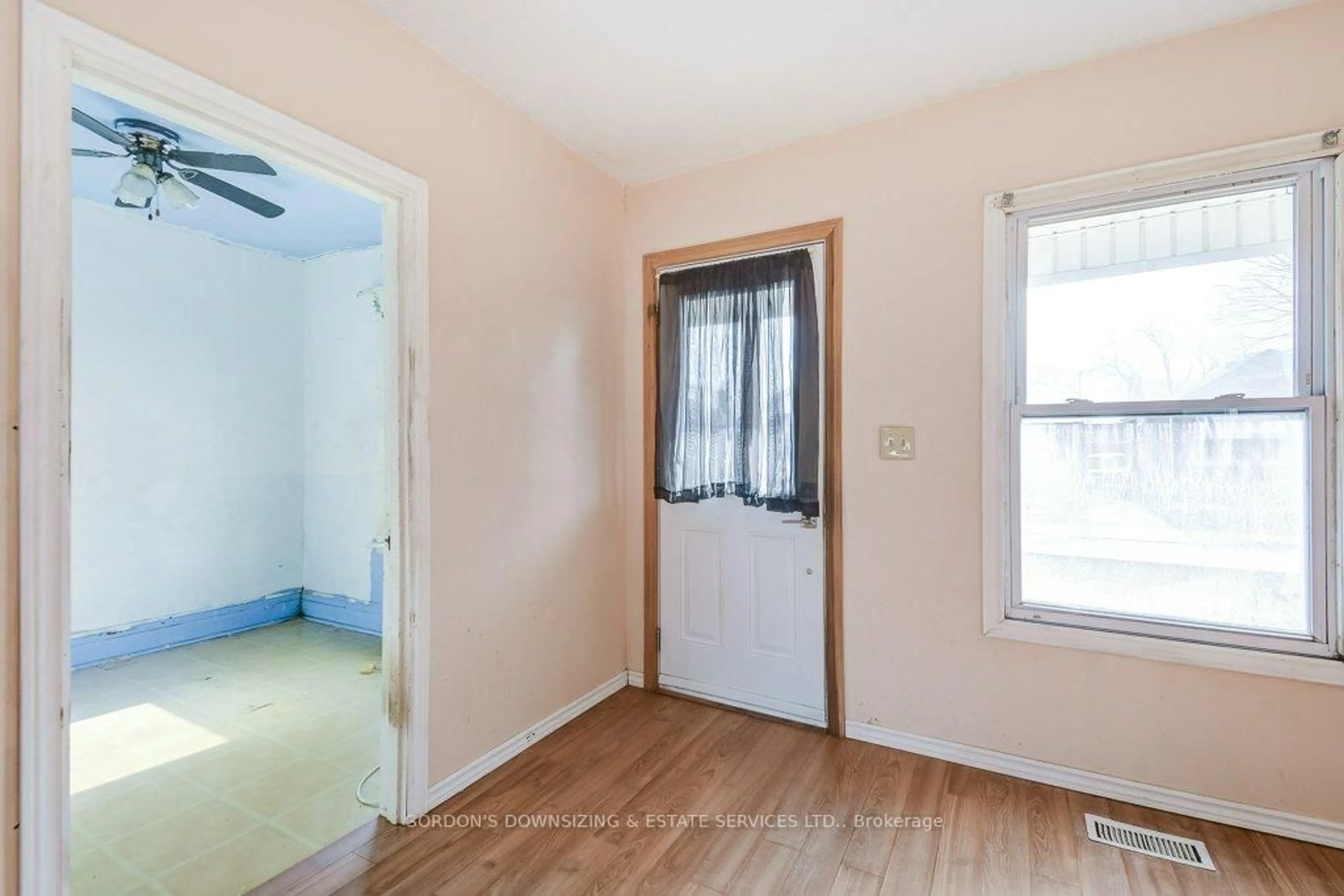 A pic of a room for 217 Tolton Ave, Hamilton Ontario L8H 5P2