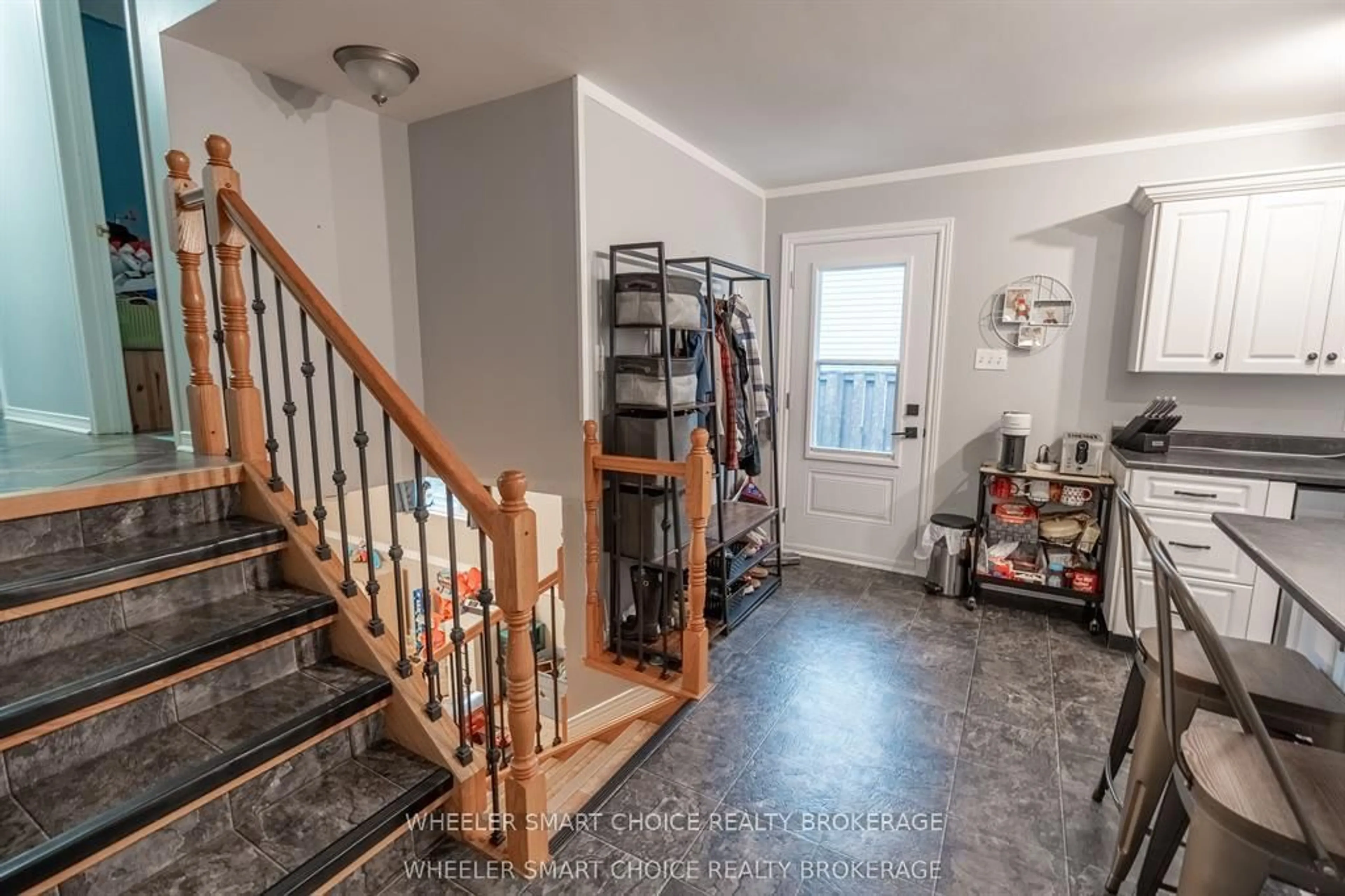 Indoor entryway for 402 Cline Ave, Cornwall Ontario K6J 5M8
